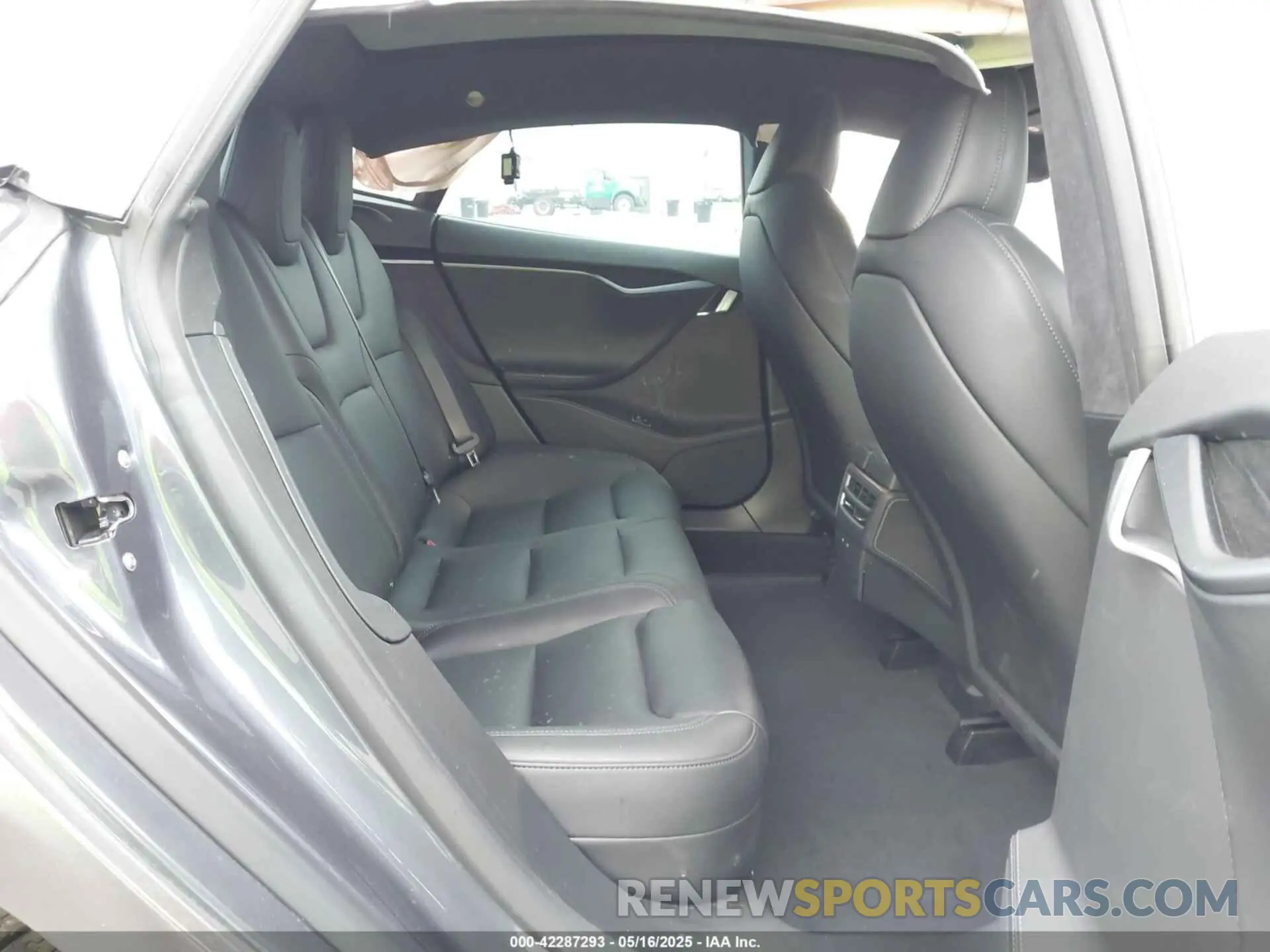 8 Photograph of a damaged car 5YJSA1E49LF389105 TESLA MODEL S 2020
