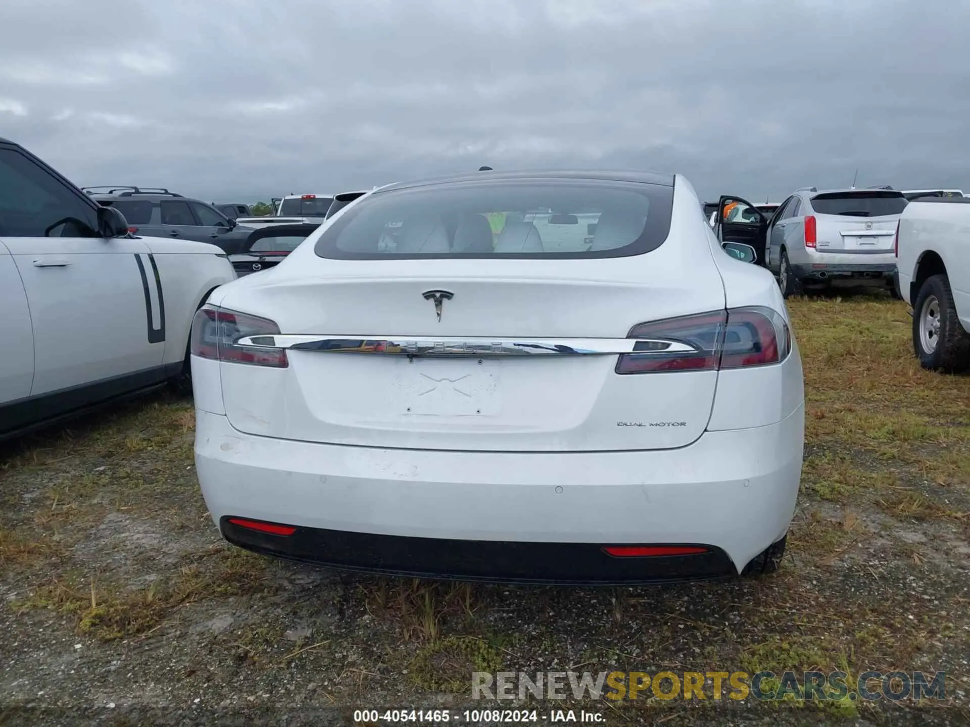 15 Photograph of a damaged car 5YJSA1E21MF424039 TESLA MODEL S 2021