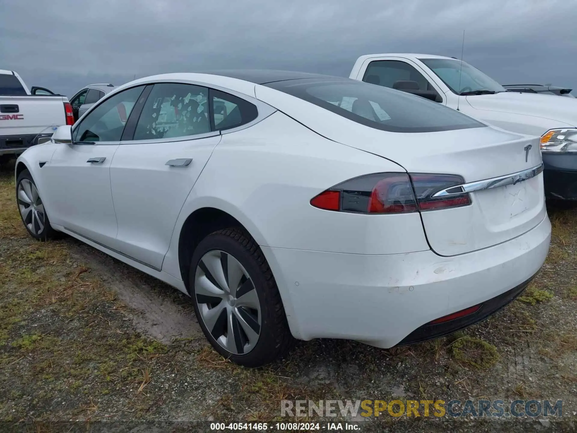 3 Photograph of a damaged car 5YJSA1E21MF424039 TESLA MODEL S 2021