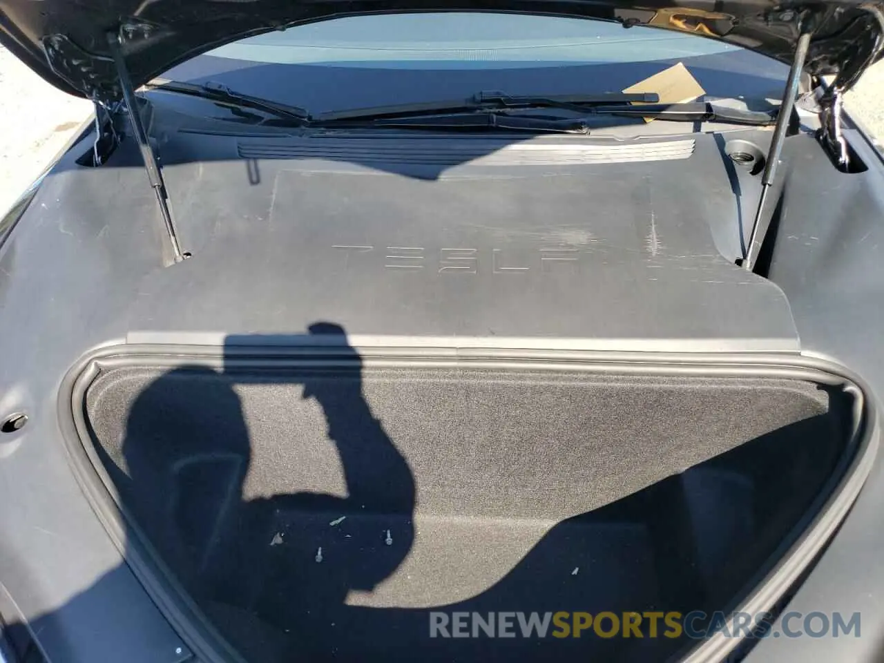 11 Photograph of a damaged car 5YJSA1E21MF425403 TESLA MODEL S 2021