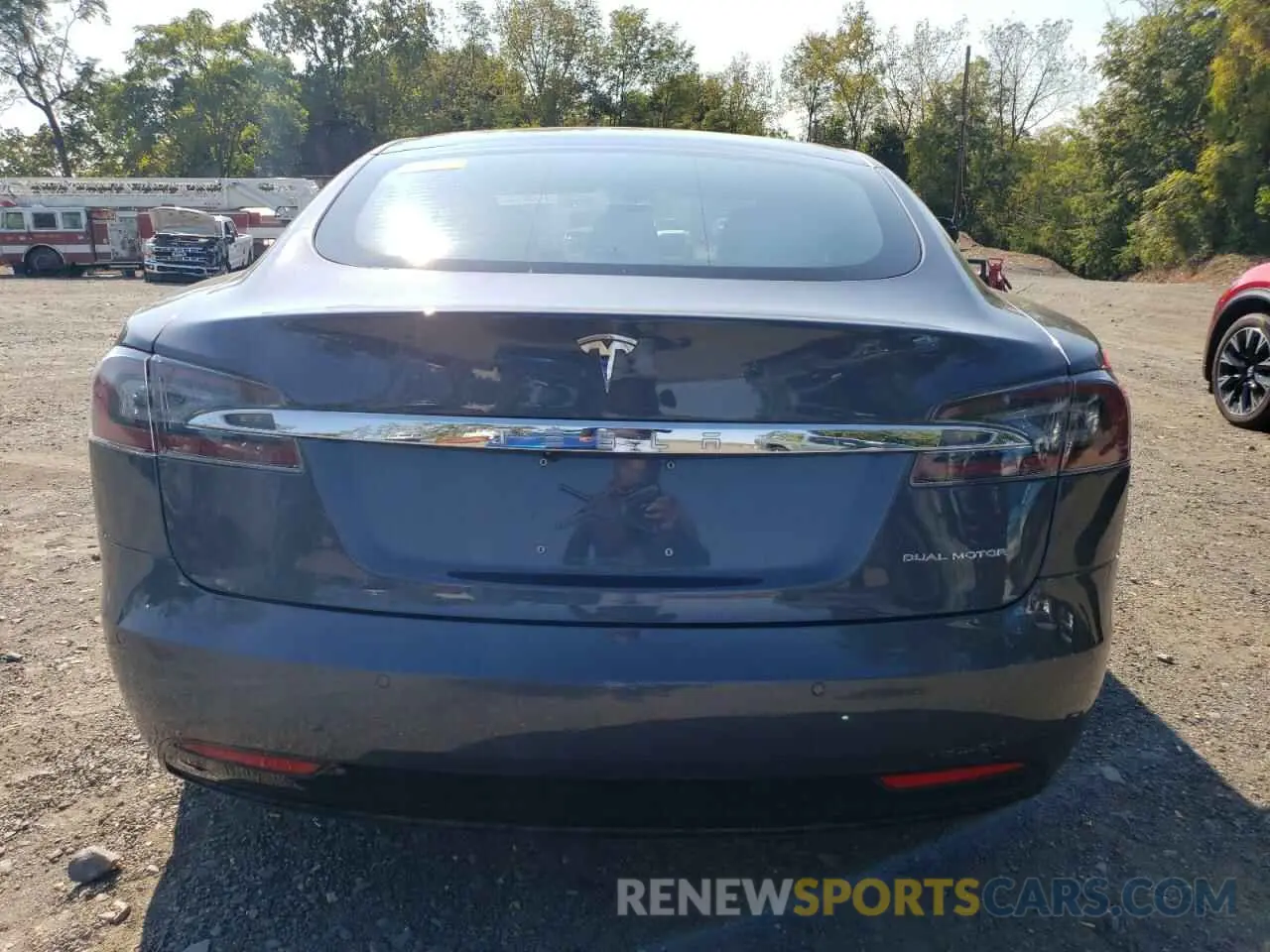 6 Photograph of a damaged car 5YJSA1E21MF425403 TESLA MODEL S 2021