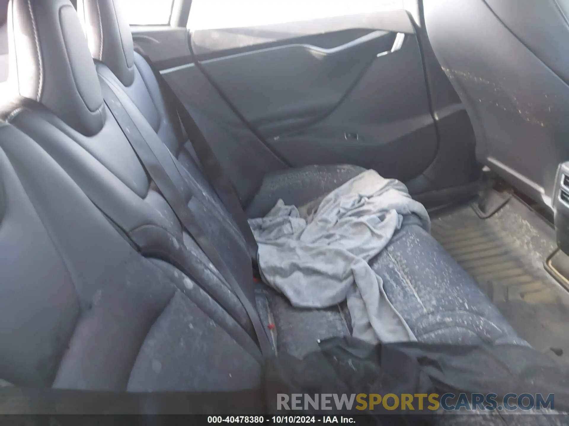 8 Photograph of a damaged car 5YJSA1E24MF424648 TESLA MODEL S 2021