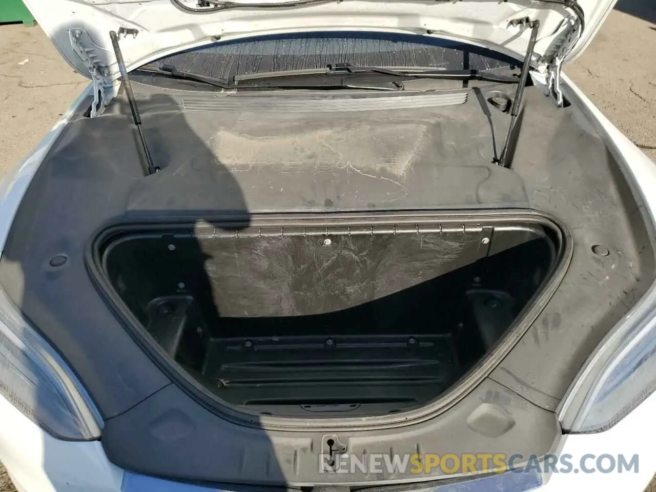 11 Photograph of a damaged car 5YJSA1E26MF423520 TESLA MODEL S 2021