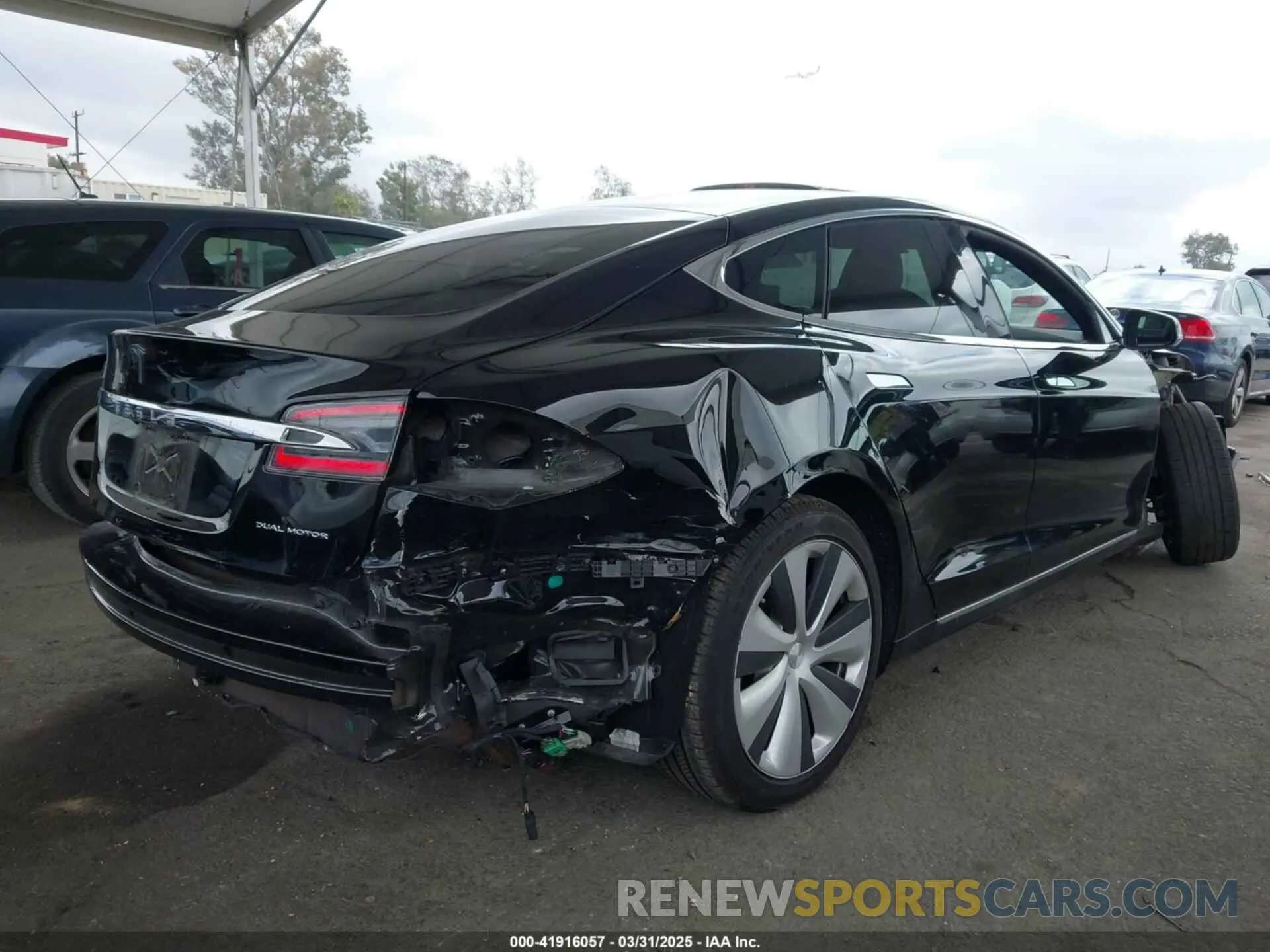4 Photograph of a damaged car 5YJSA1E26MF424697 TESLA MODEL S 2021