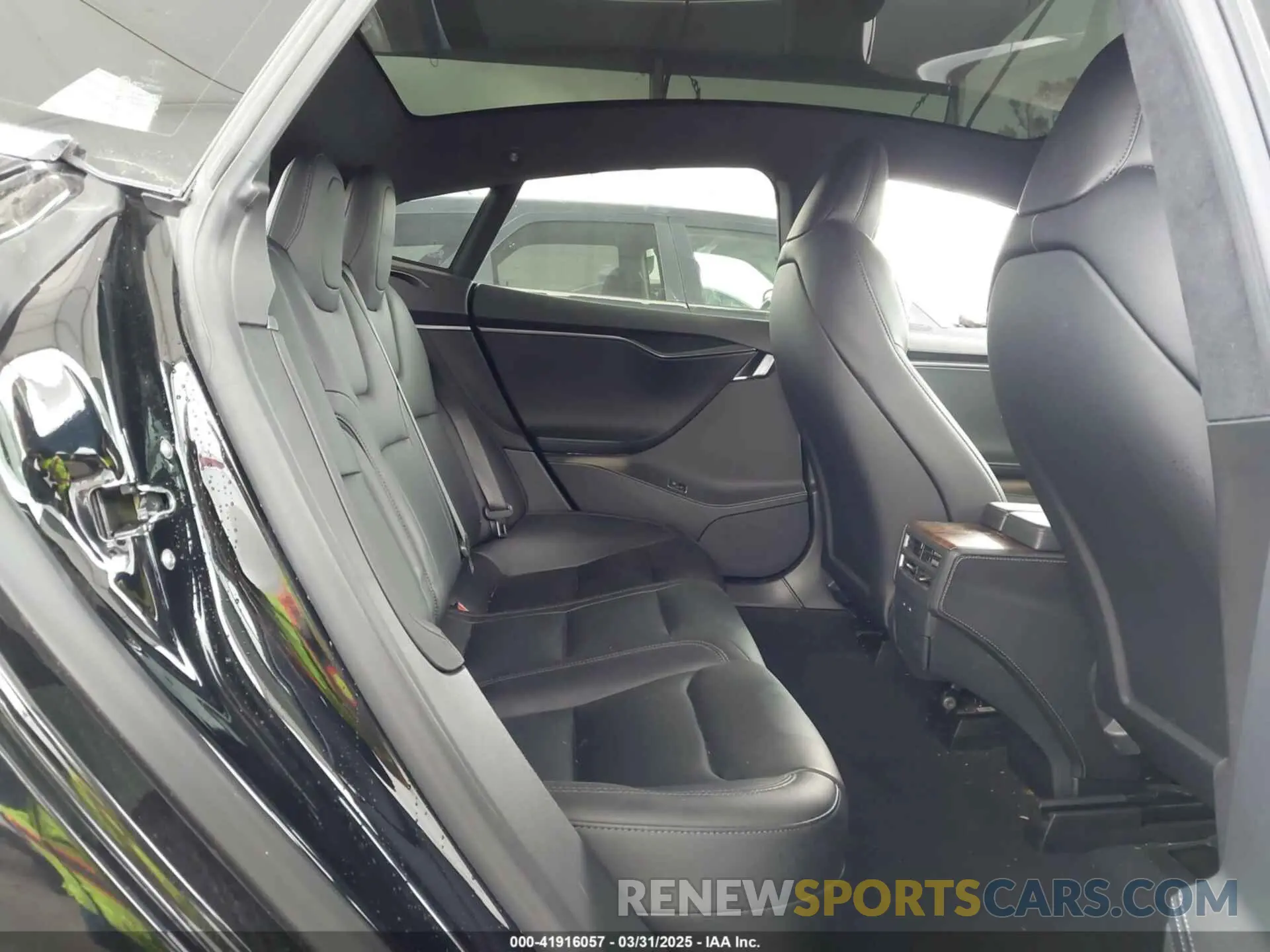 8 Photograph of a damaged car 5YJSA1E26MF424697 TESLA MODEL S 2021