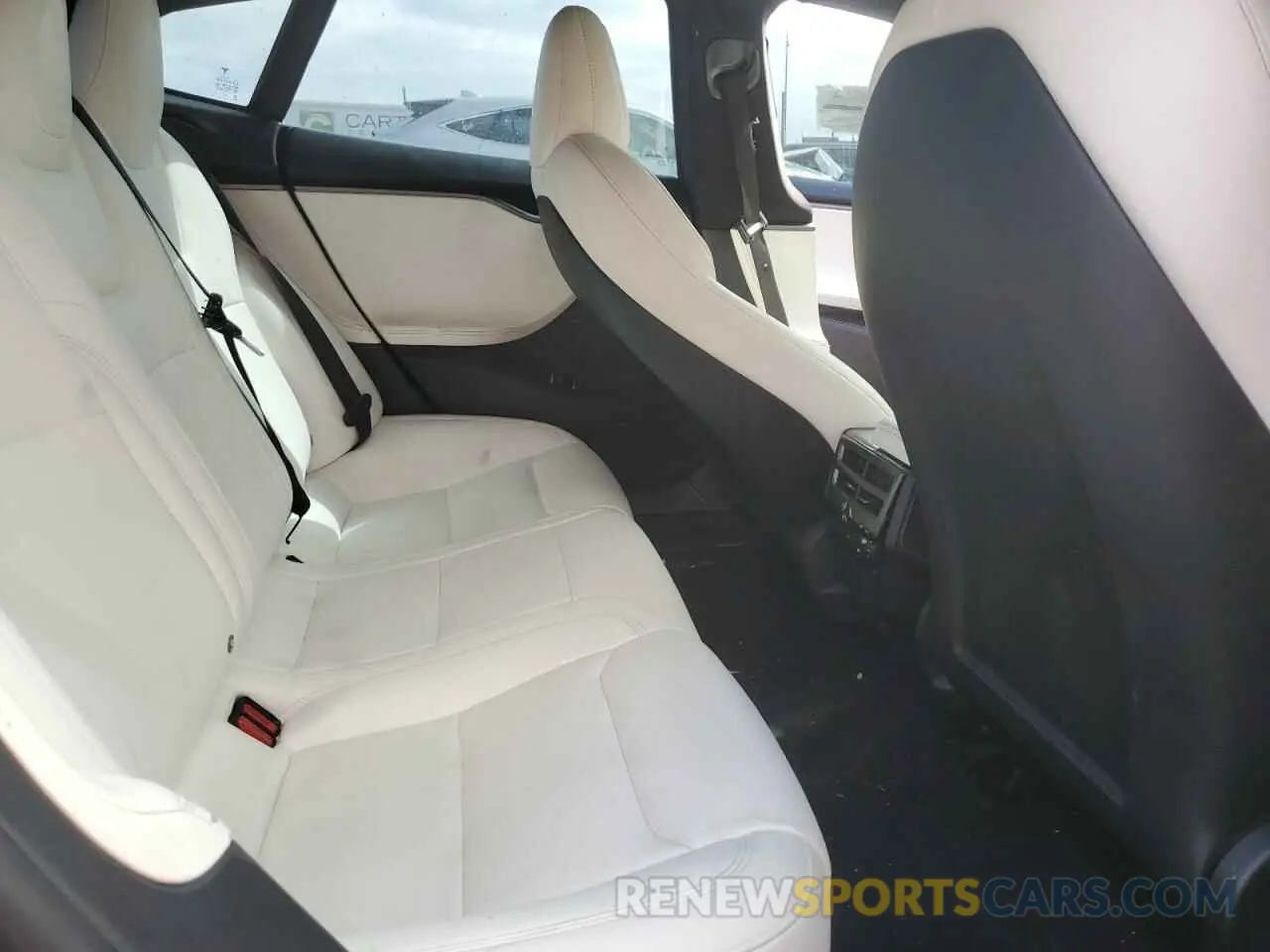 10 Photograph of a damaged car 5YJSA1E26MF427230 TESLA MODEL S 2021