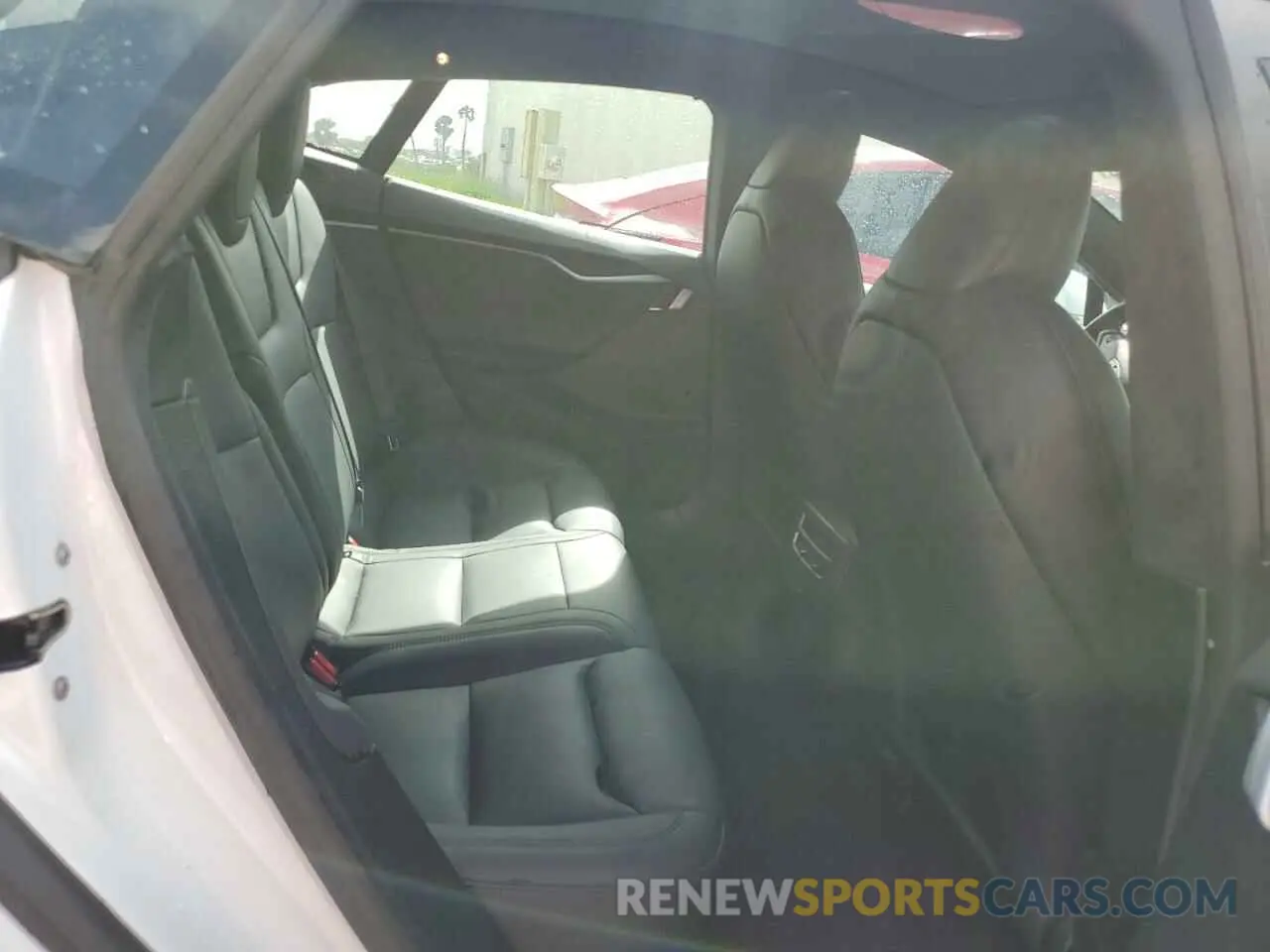 10 Photograph of a damaged car 5YJSA1E27MF424174 TESLA MODEL S 2021