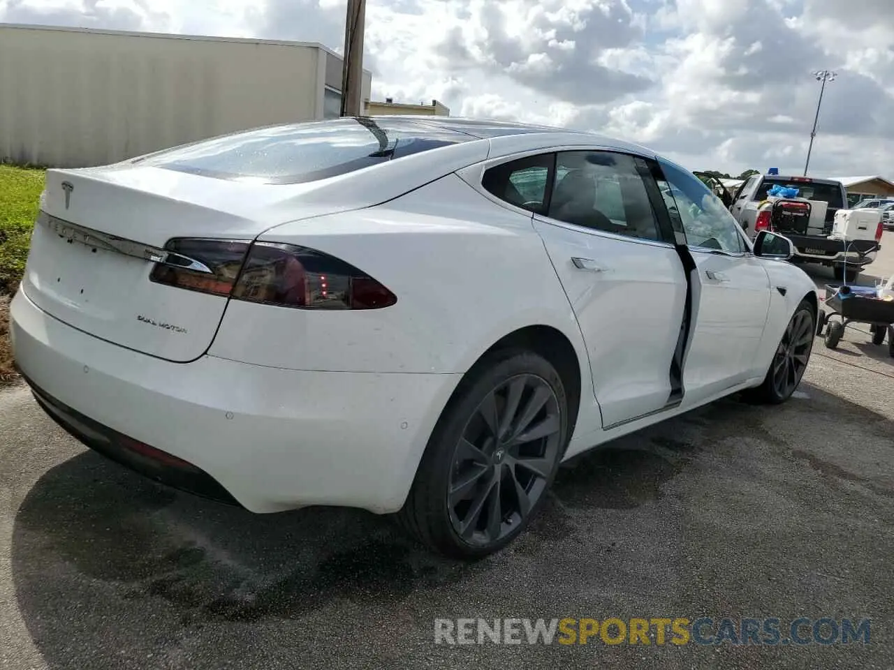 3 Photograph of a damaged car 5YJSA1E27MF424174 TESLA MODEL S 2021
