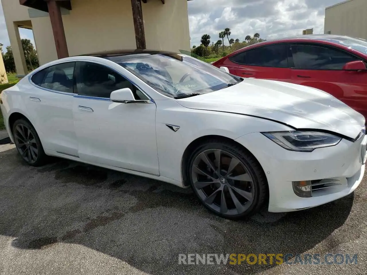 4 Photograph of a damaged car 5YJSA1E27MF424174 TESLA MODEL S 2021