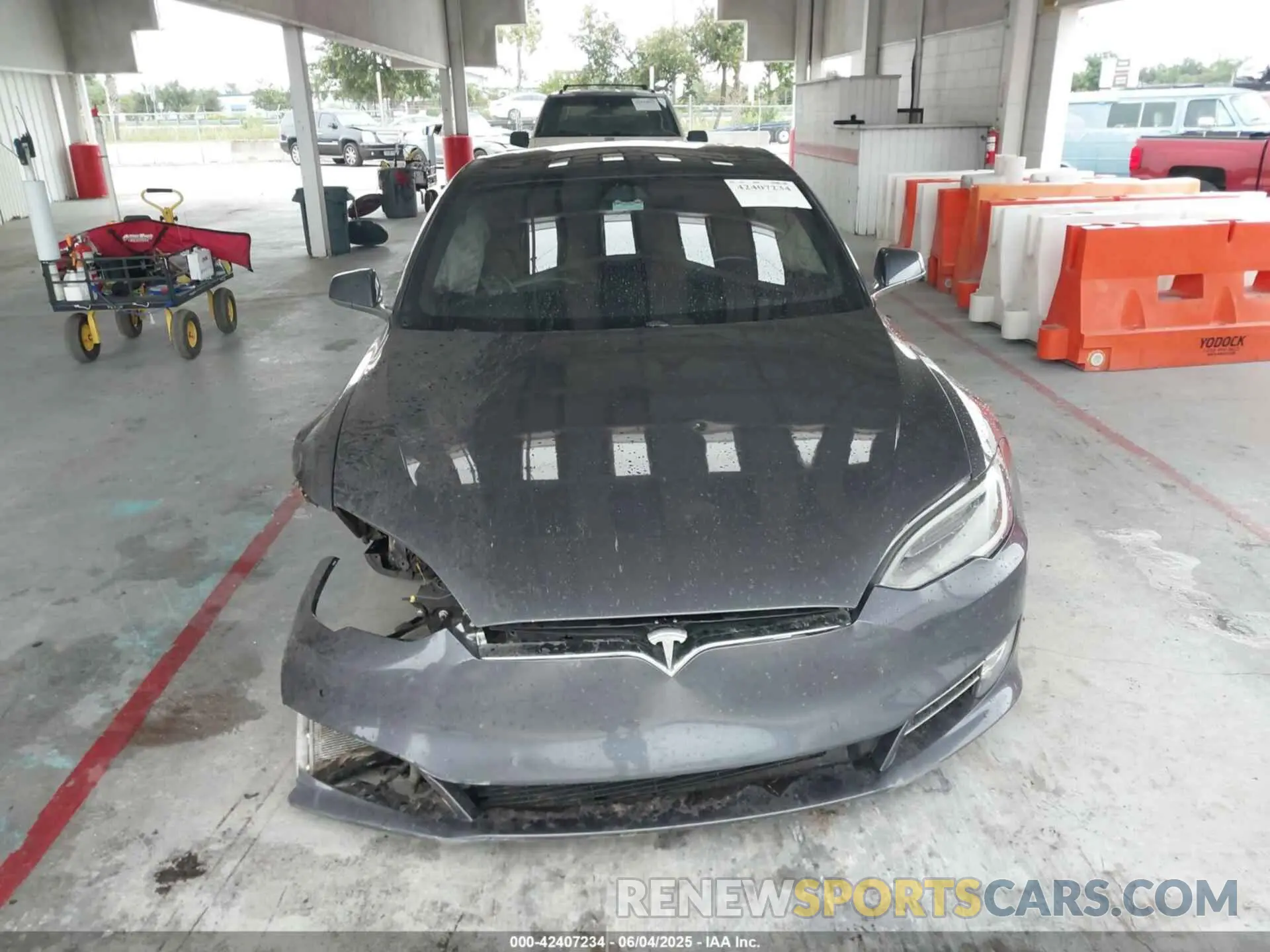 11 Photograph of a damaged car 5YJSA1E28MF421655 TESLA MODEL S 2021