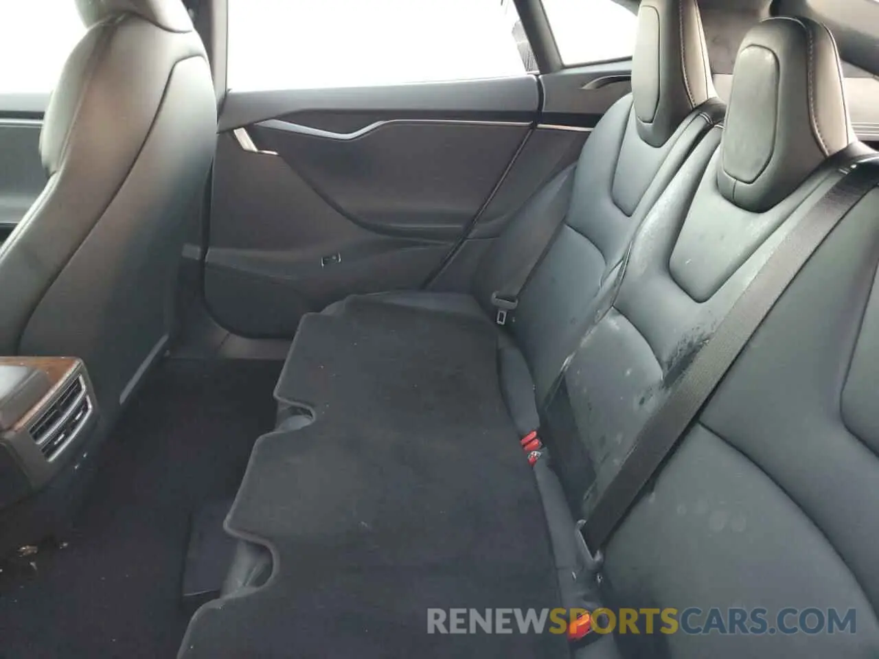 10 Photograph of a damaged car 5YJSA1E28MF421736 TESLA MODEL S 2021