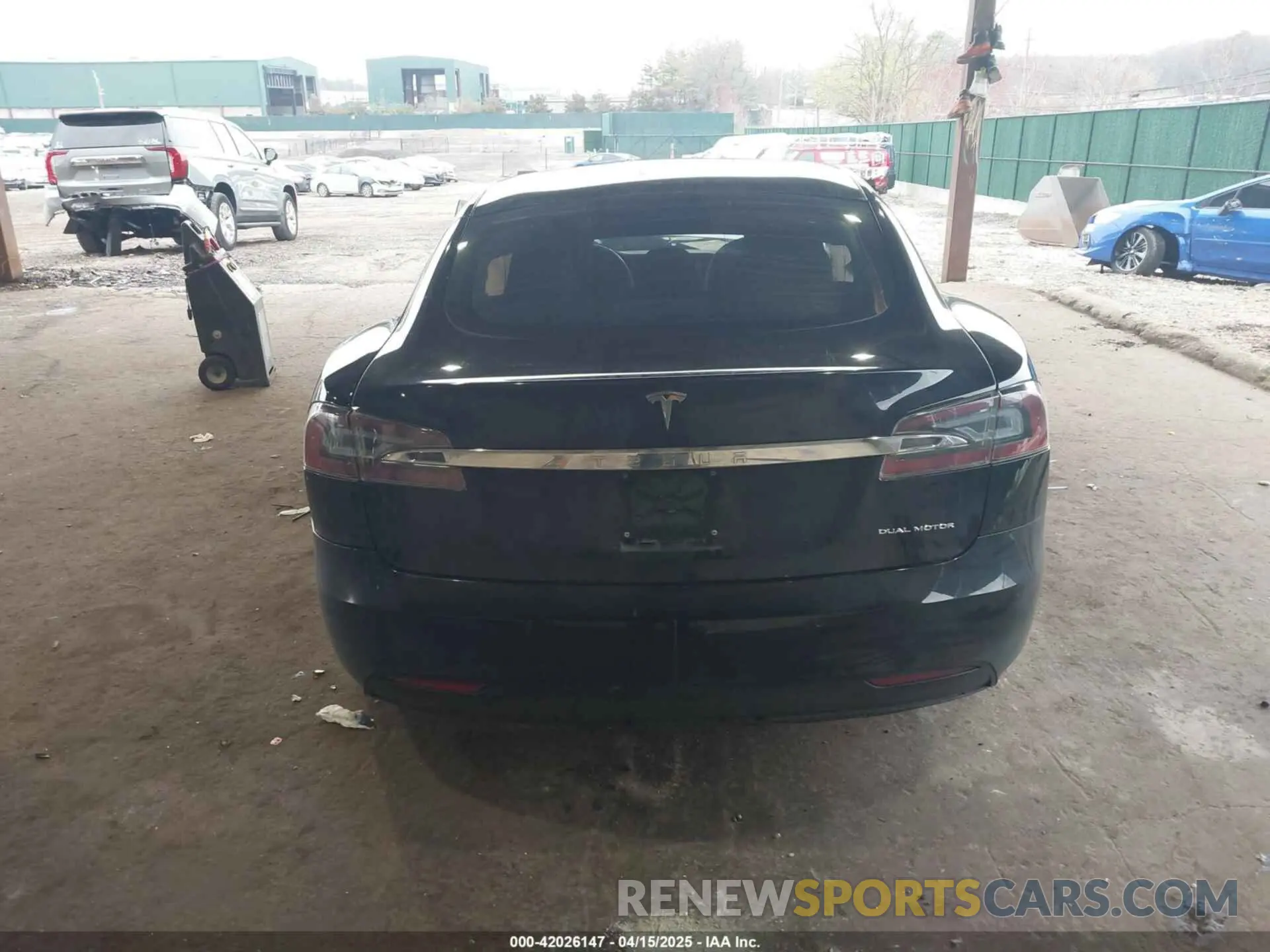 15 Photograph of a damaged car 5YJSA1E28MF425446 TESLA MODEL S 2021