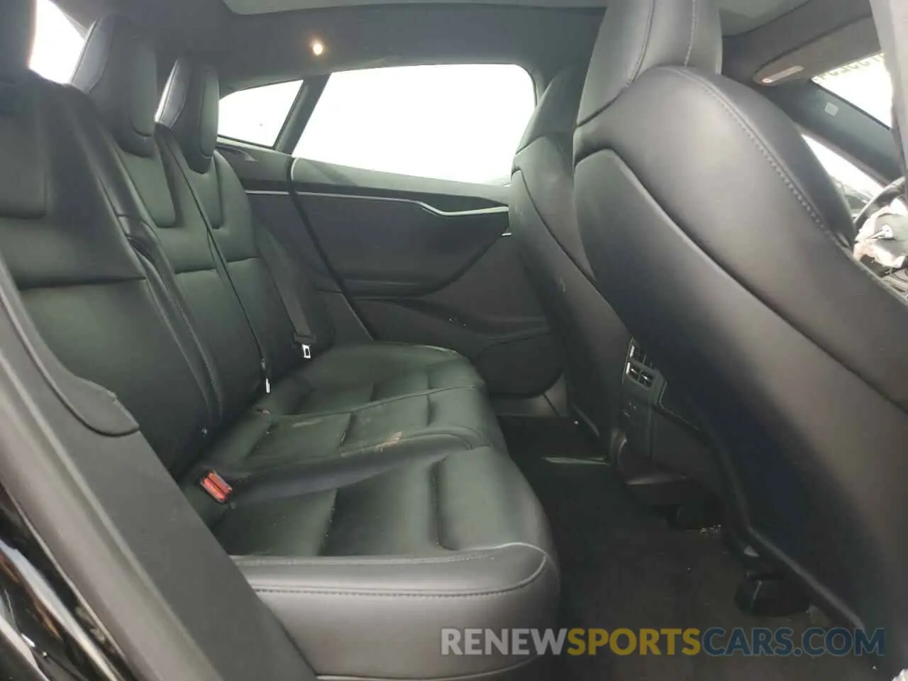 10 Photograph of a damaged car 5YJSA1E29MF423754 TESLA MODEL S 2021