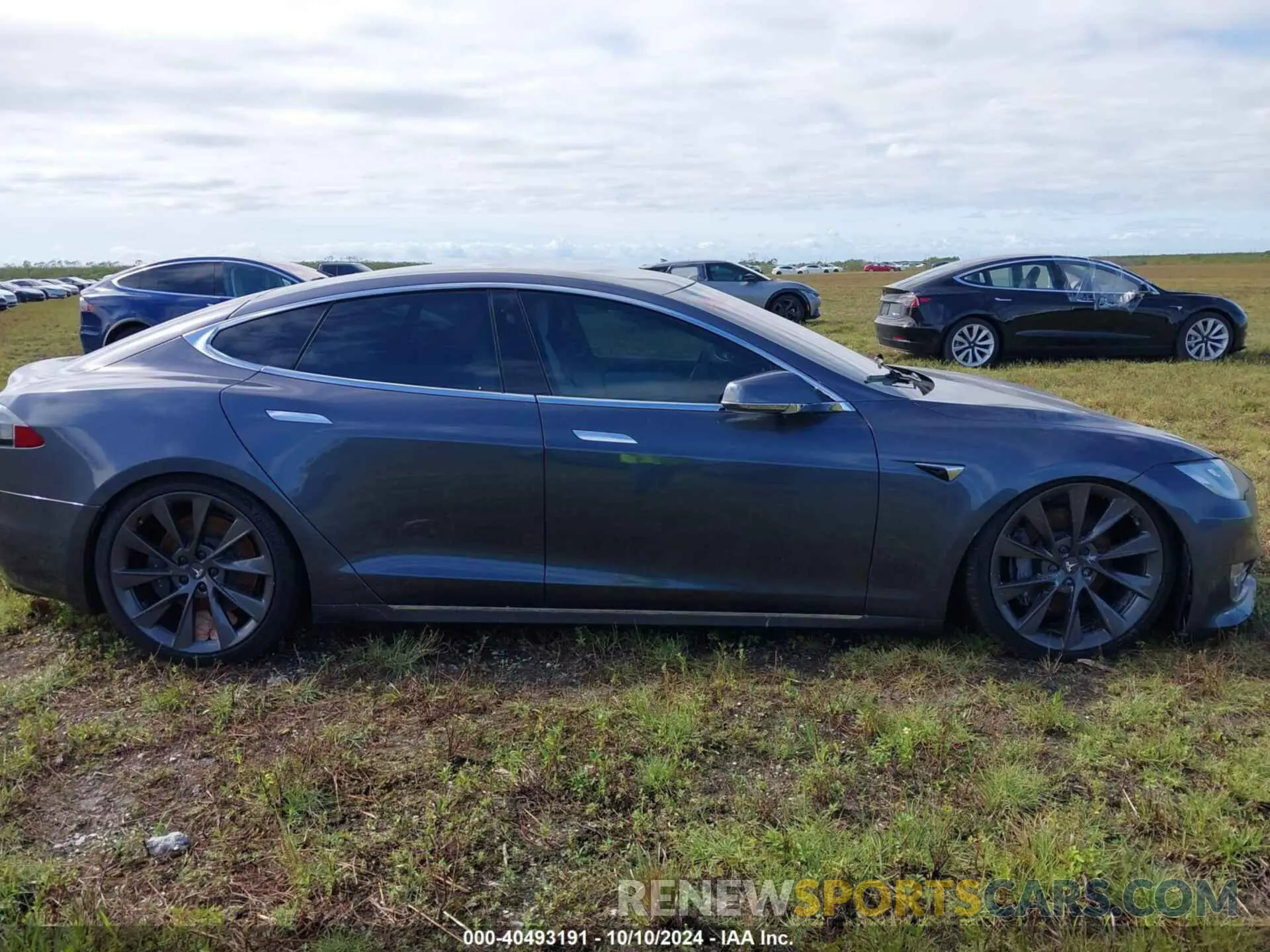 12 Photograph of a damaged car 5YJSA1E2XMF419180 TESLA MODEL S 2021