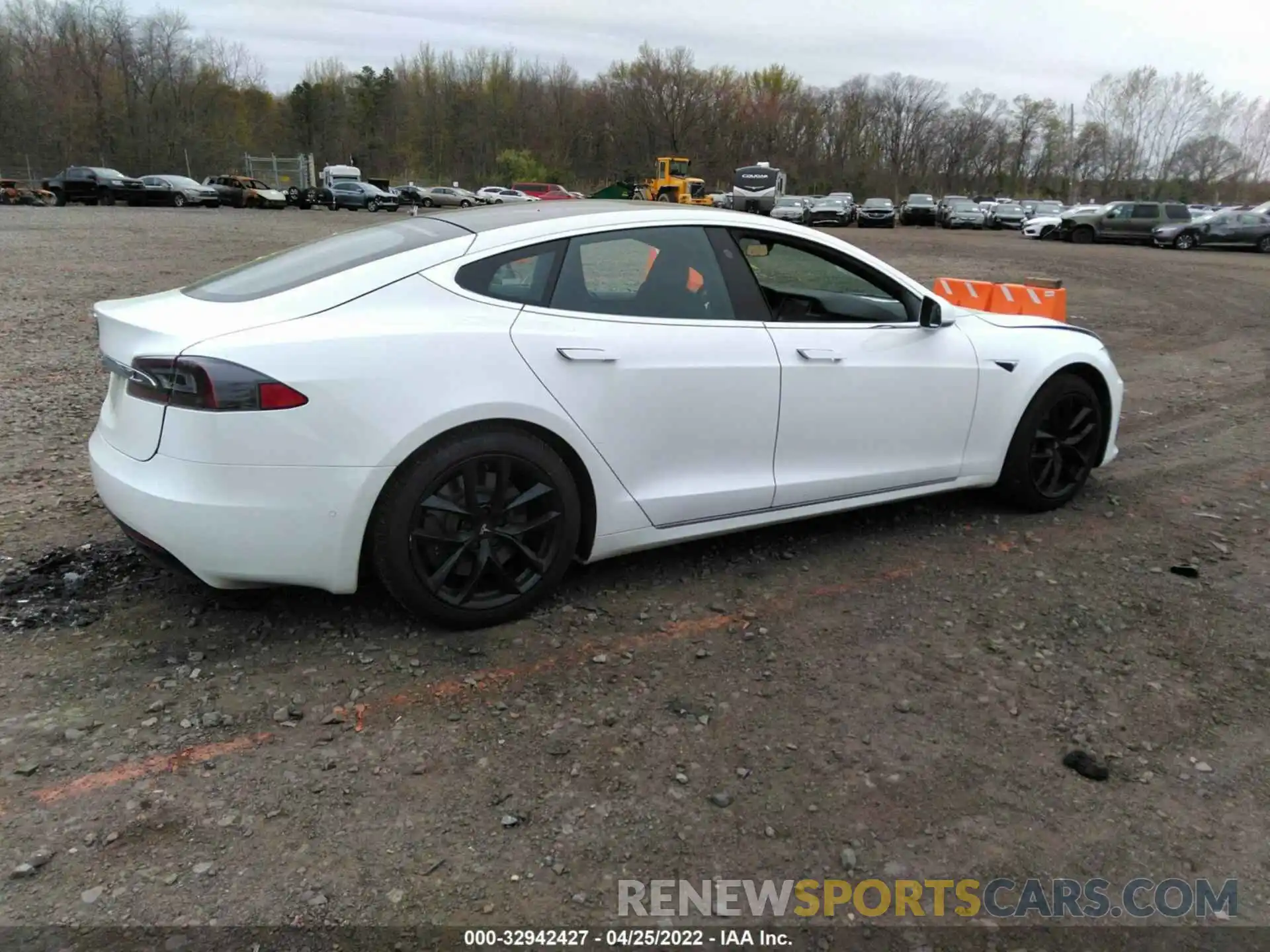 4 Photograph of a damaged car 5YJSA1E2XMF421589 TESLA MODEL S 2021