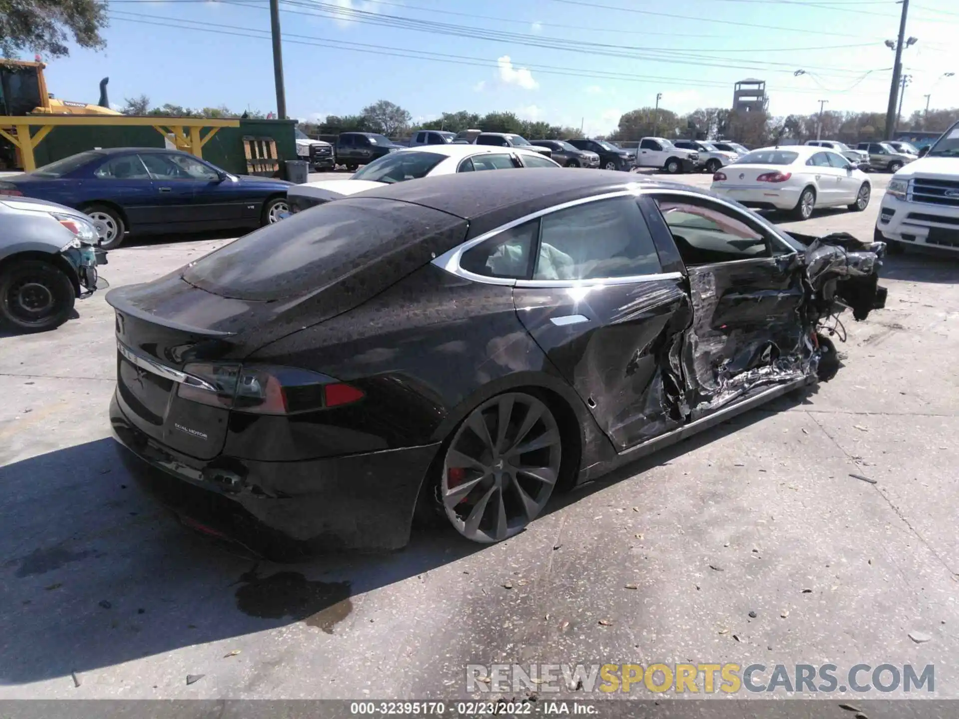 4 Photograph of a damaged car 5YJSA1E41MF424284 TESLA MODEL S 2021