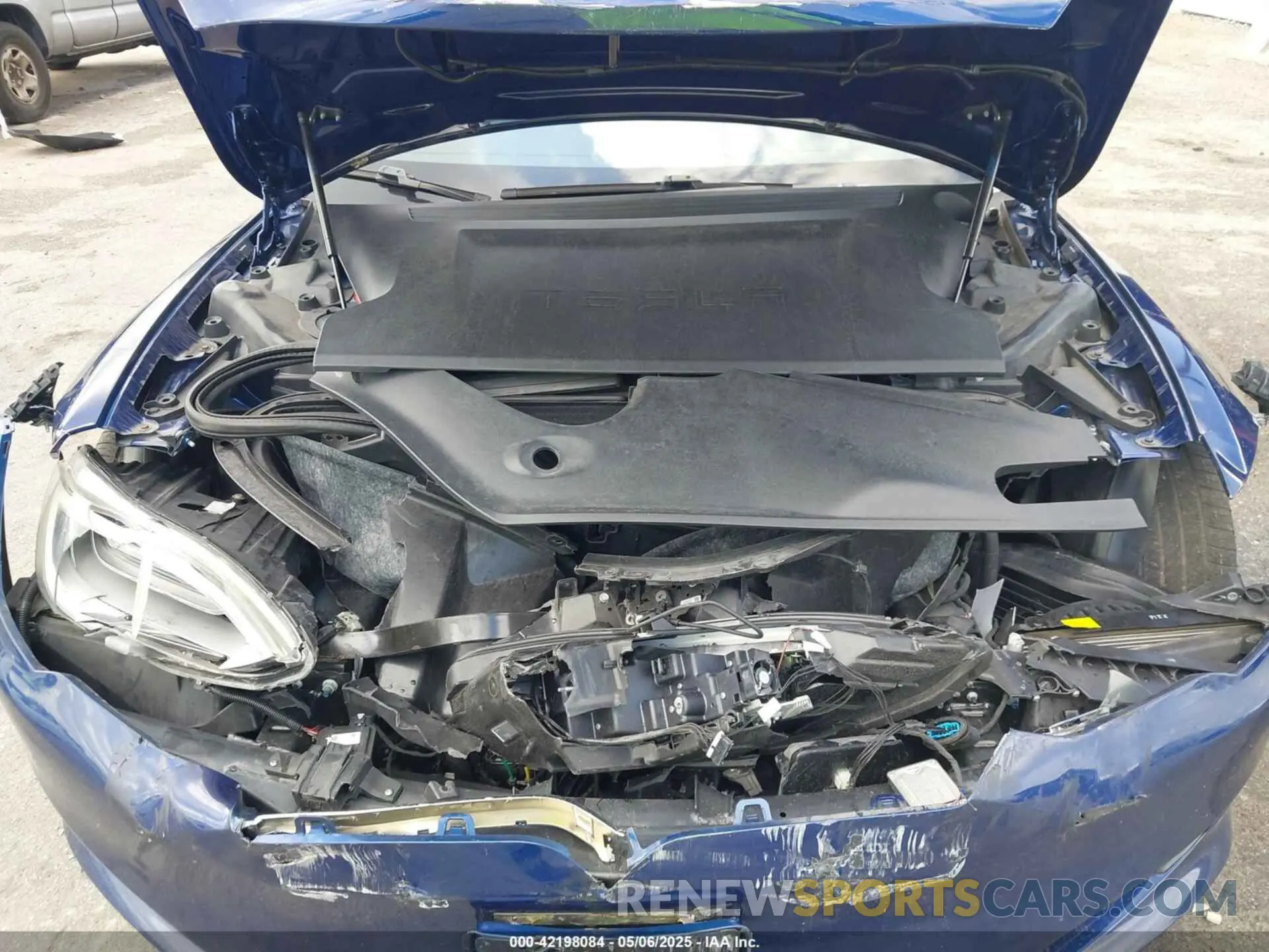 10 Photograph of a damaged car 5YJSA1E43MF424593 TESLA MODEL S 2021