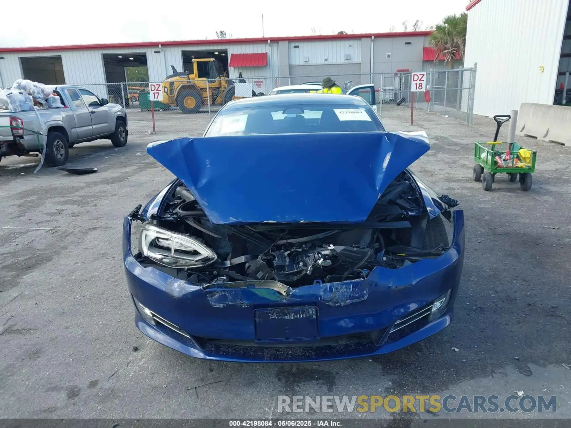 12 Photograph of a damaged car 5YJSA1E43MF424593 TESLA MODEL S 2021