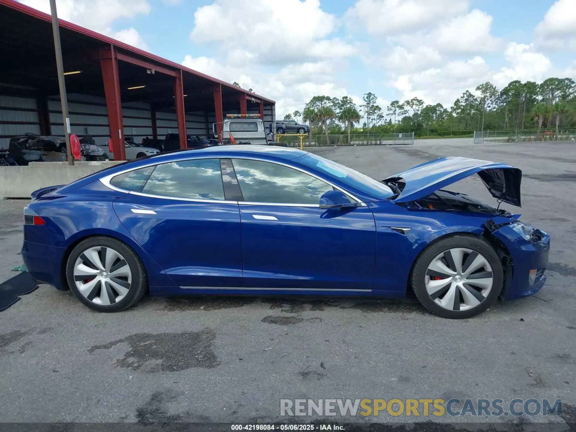 13 Photograph of a damaged car 5YJSA1E43MF424593 TESLA MODEL S 2021