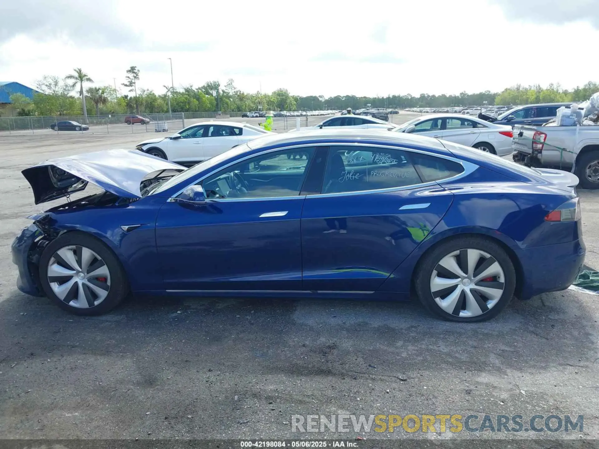 14 Photograph of a damaged car 5YJSA1E43MF424593 TESLA MODEL S 2021
