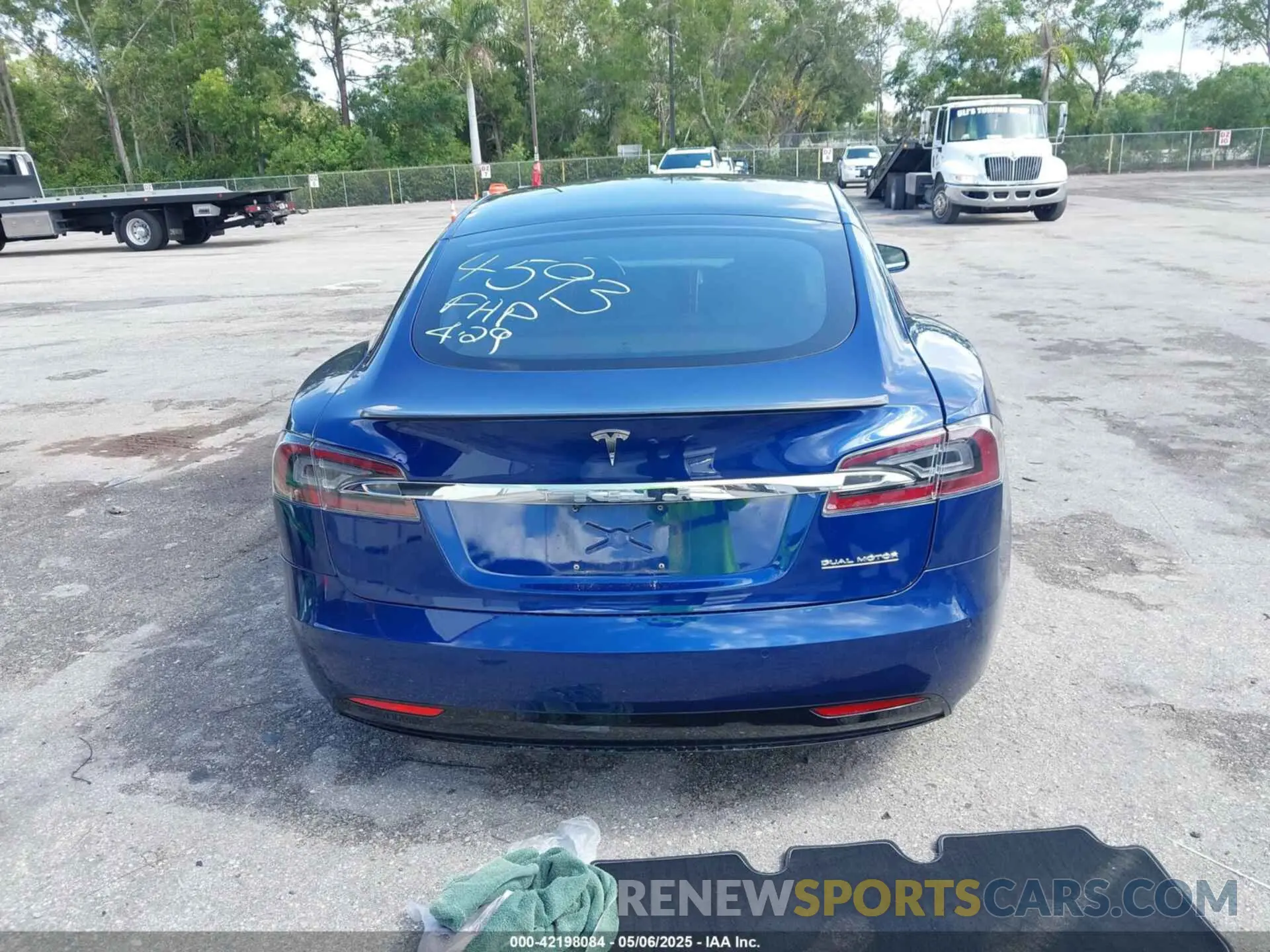 16 Photograph of a damaged car 5YJSA1E43MF424593 TESLA MODEL S 2021