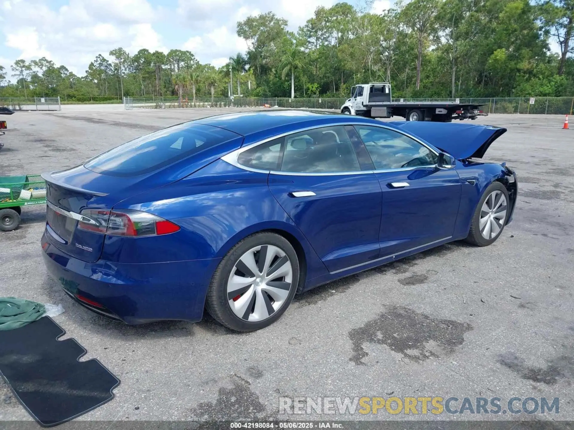 4 Photograph of a damaged car 5YJSA1E43MF424593 TESLA MODEL S 2021