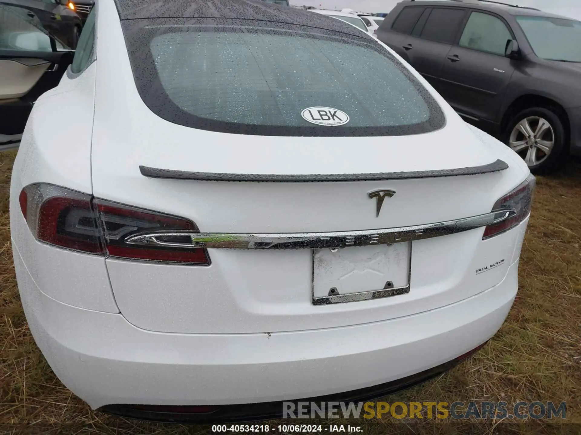 10 Photograph of a damaged car 5YJSA1E46MF425835 TESLA MODEL S 2021