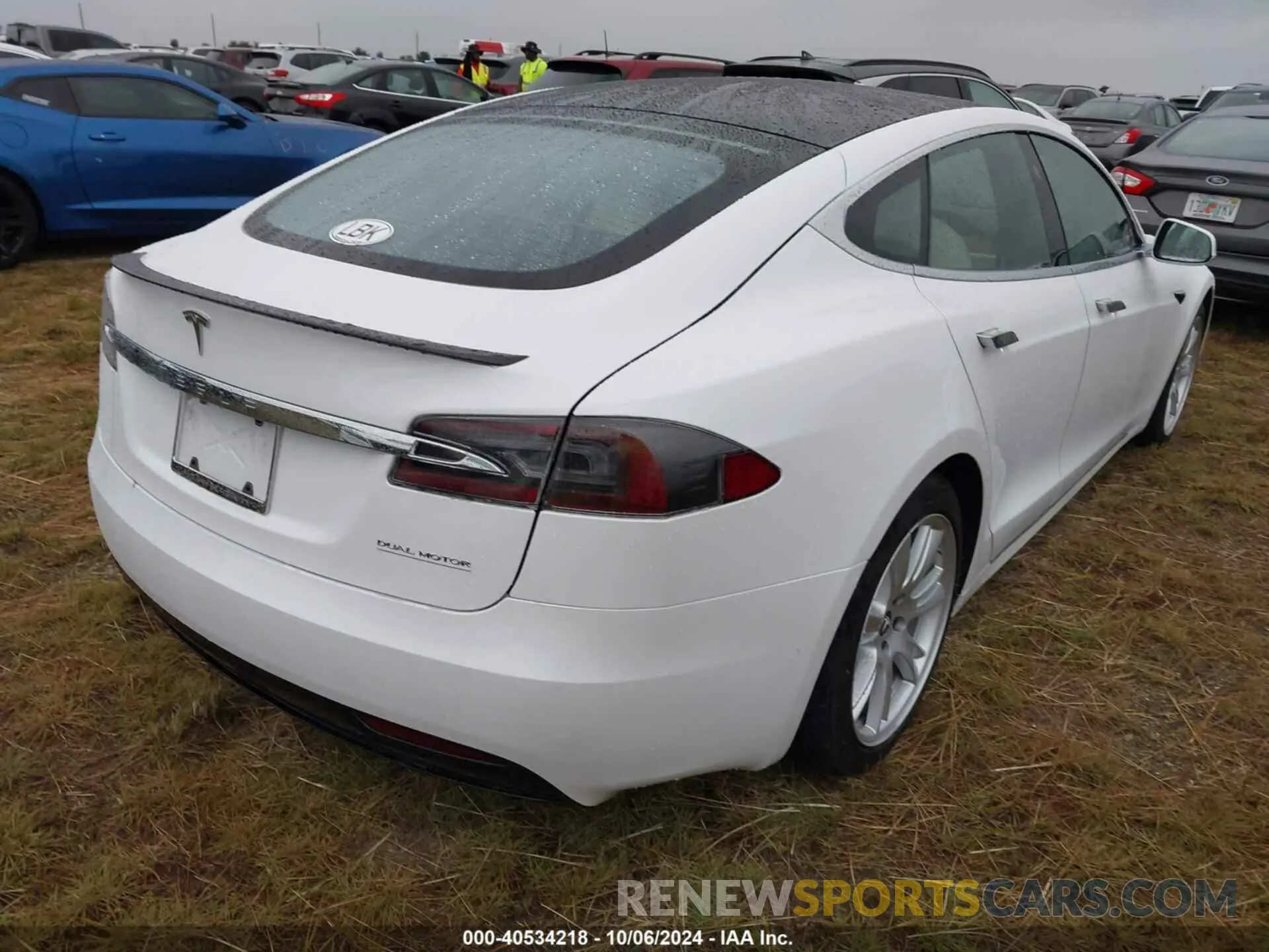 4 Photograph of a damaged car 5YJSA1E46MF425835 TESLA MODEL S 2021