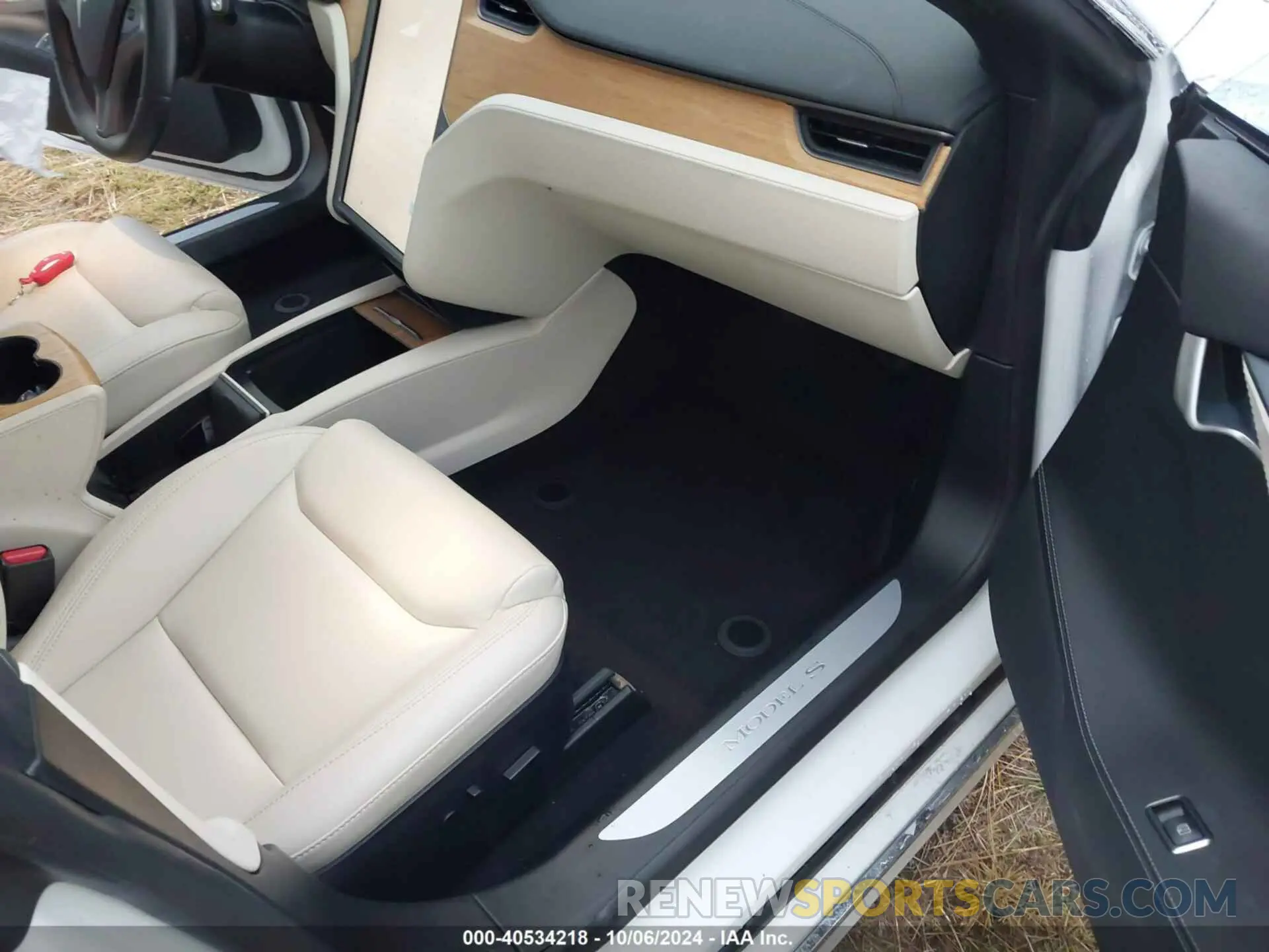 6 Photograph of a damaged car 5YJSA1E46MF425835 TESLA MODEL S 2021