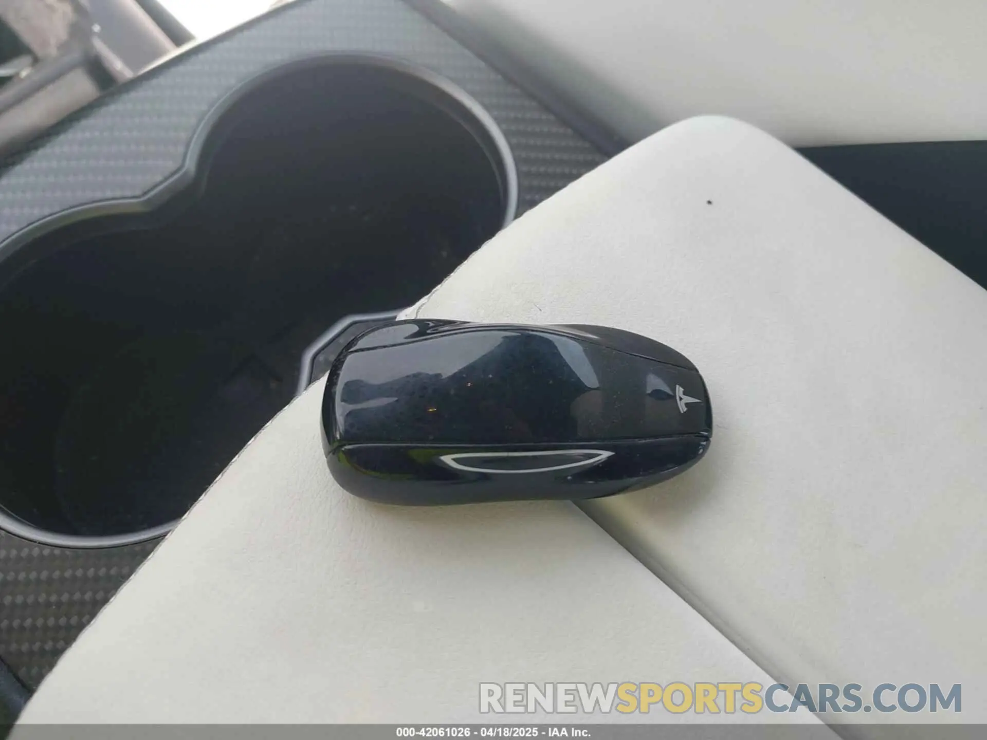 11 Photograph of a damaged car 5YJSA1E46MF427813 TESLA MODEL S 2021