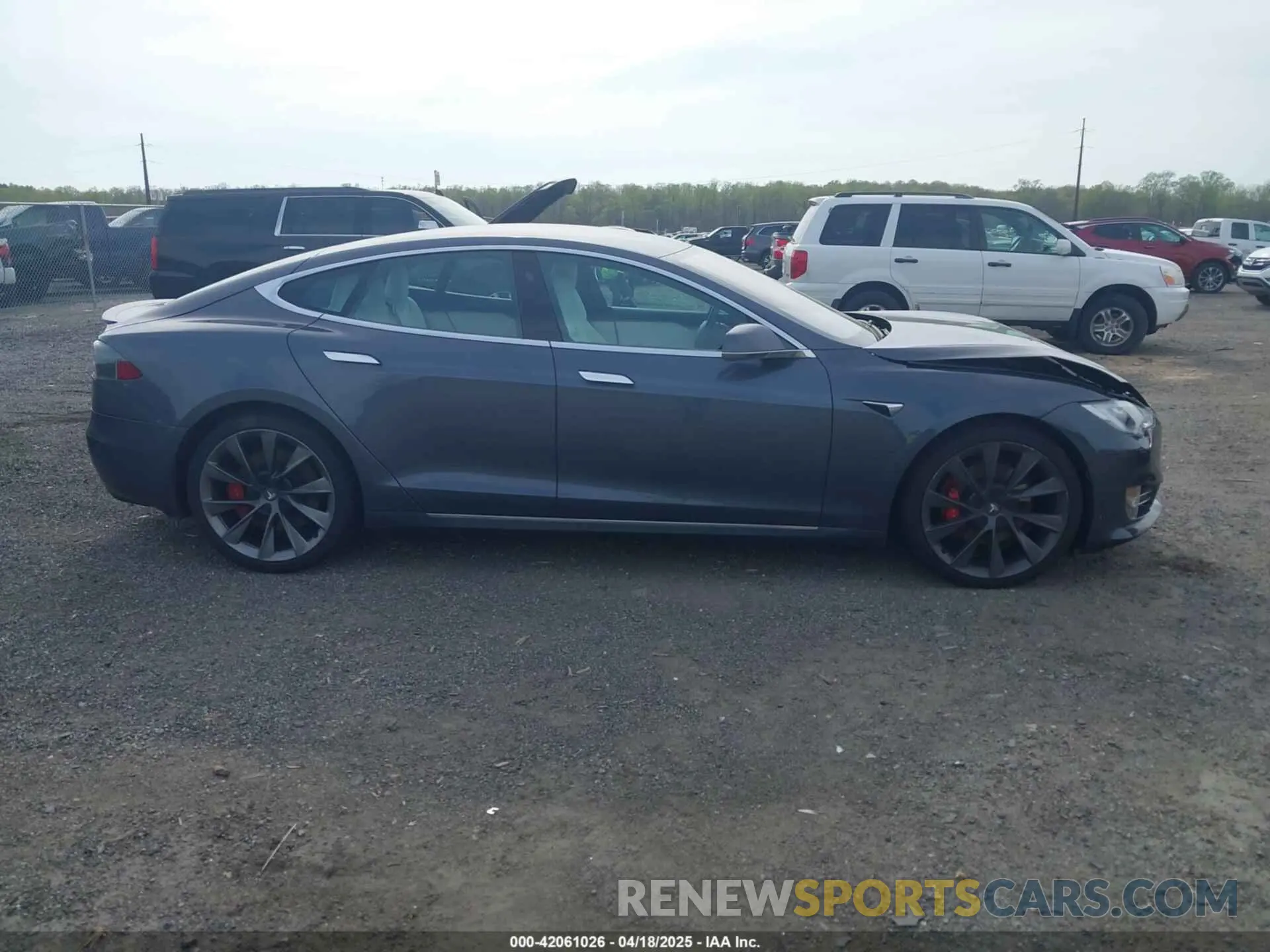 13 Photograph of a damaged car 5YJSA1E46MF427813 TESLA MODEL S 2021