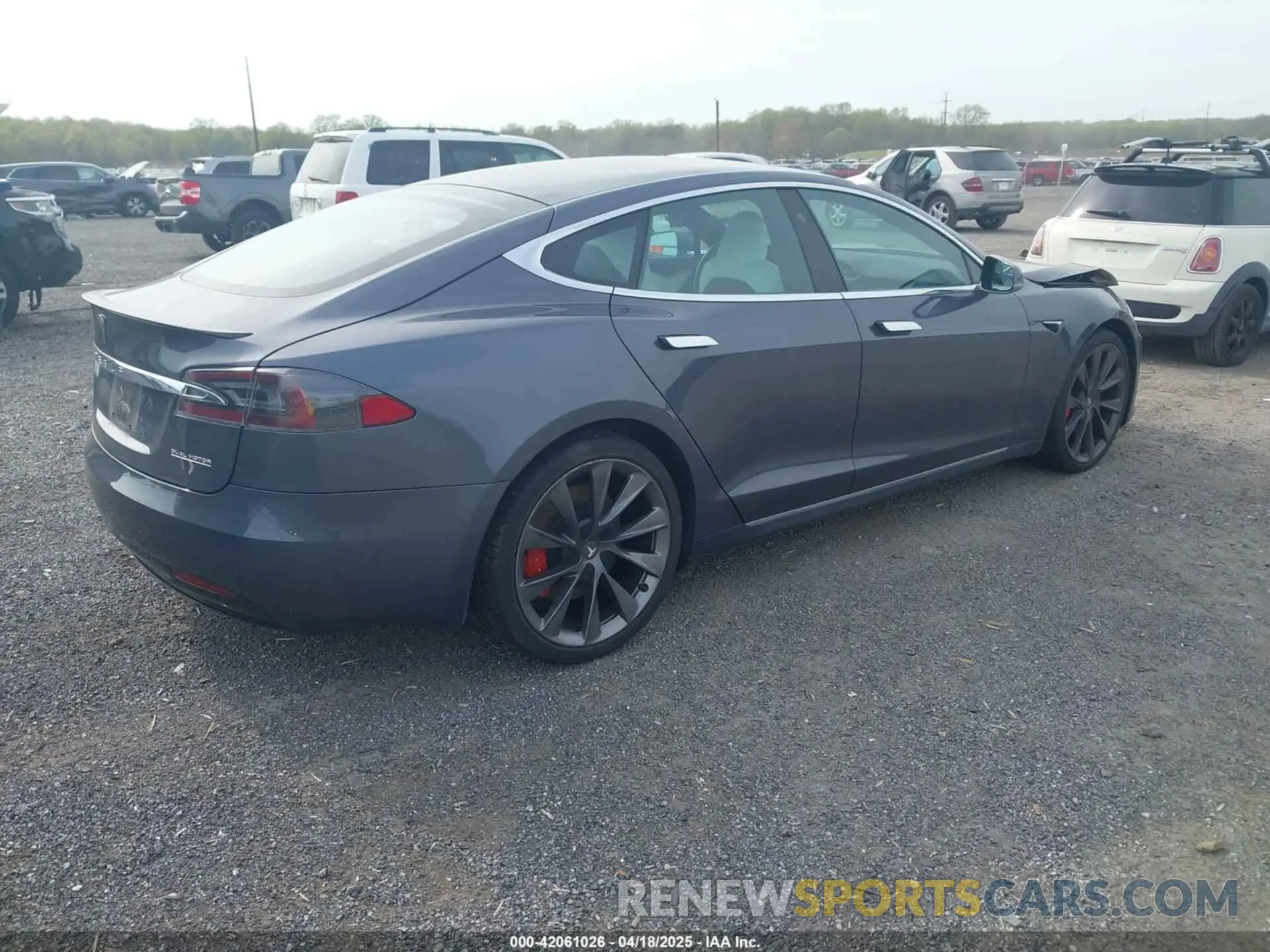 4 Photograph of a damaged car 5YJSA1E46MF427813 TESLA MODEL S 2021