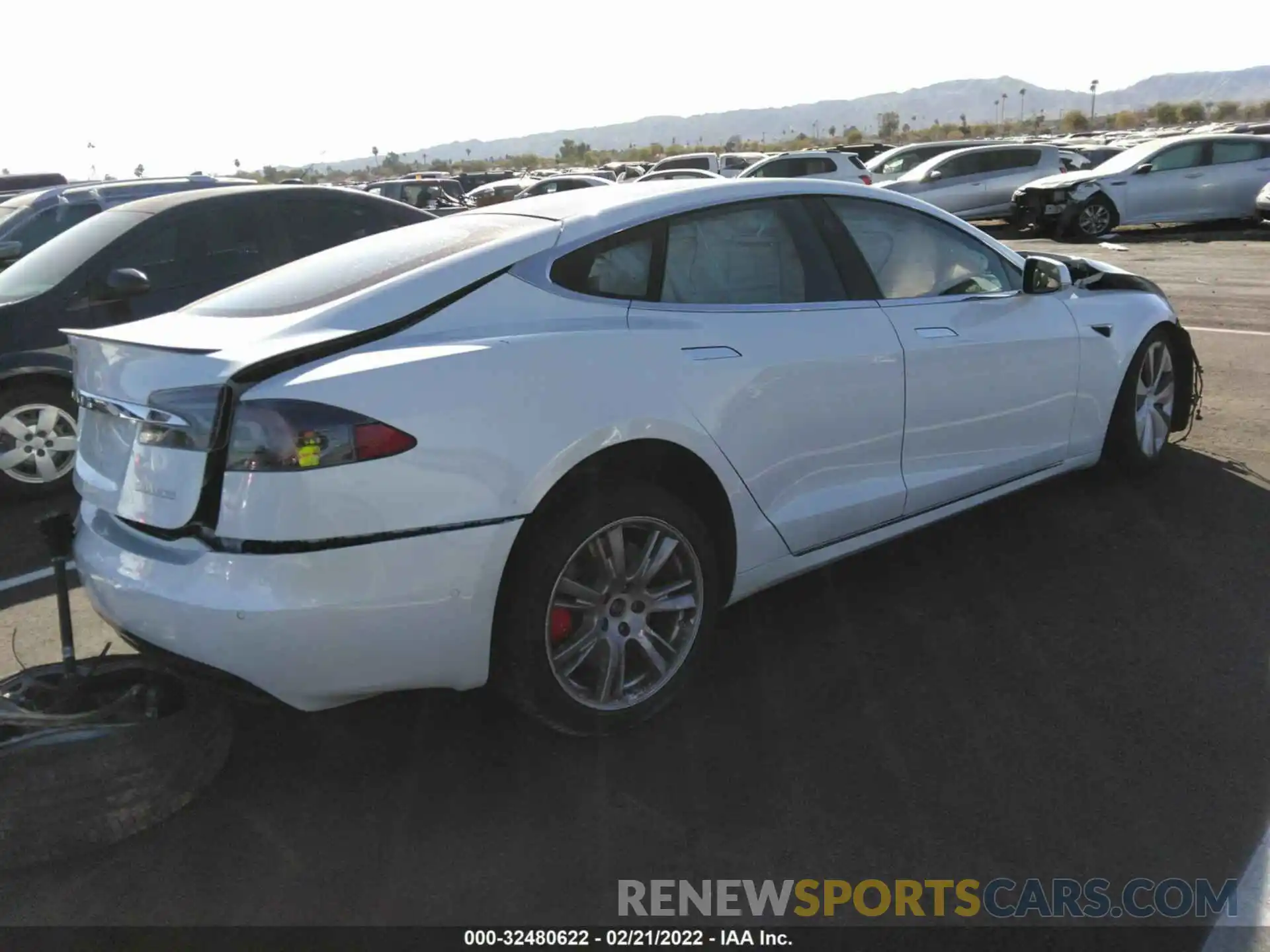 4 Photograph of a damaged car 5YJSA1E47MF427870 TESLA MODEL S 2021