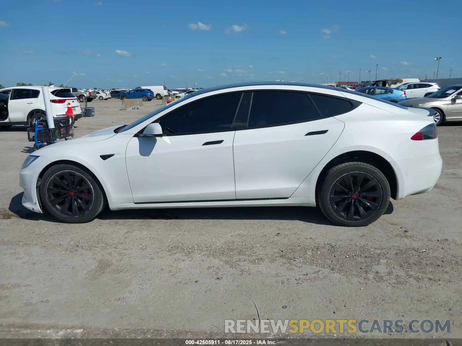 14 Photograph of a damaged car 5YJSA1E49MF426168 TESLA MODEL S 2021