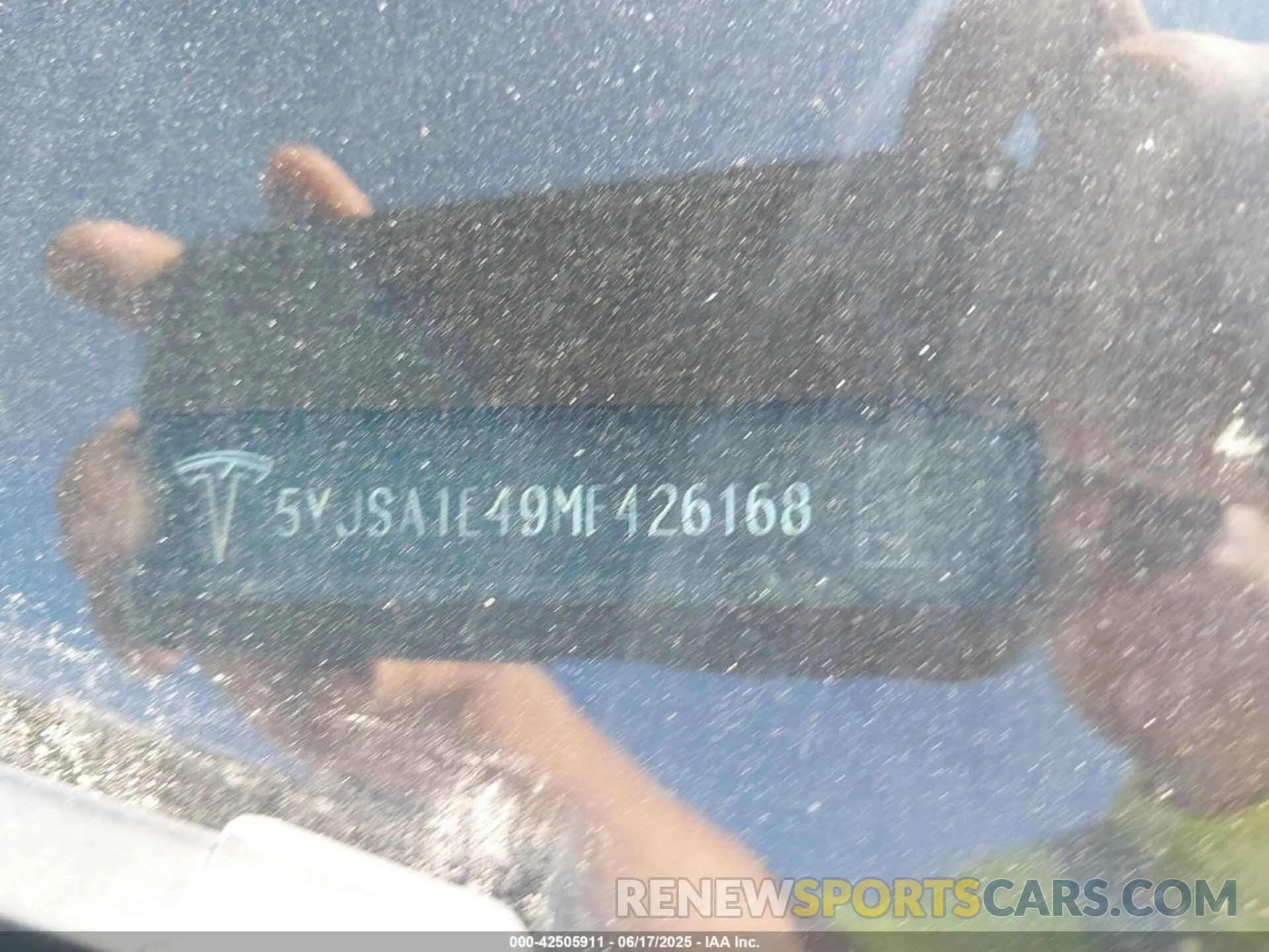 19 Photograph of a damaged car 5YJSA1E49MF426168 TESLA MODEL S 2021