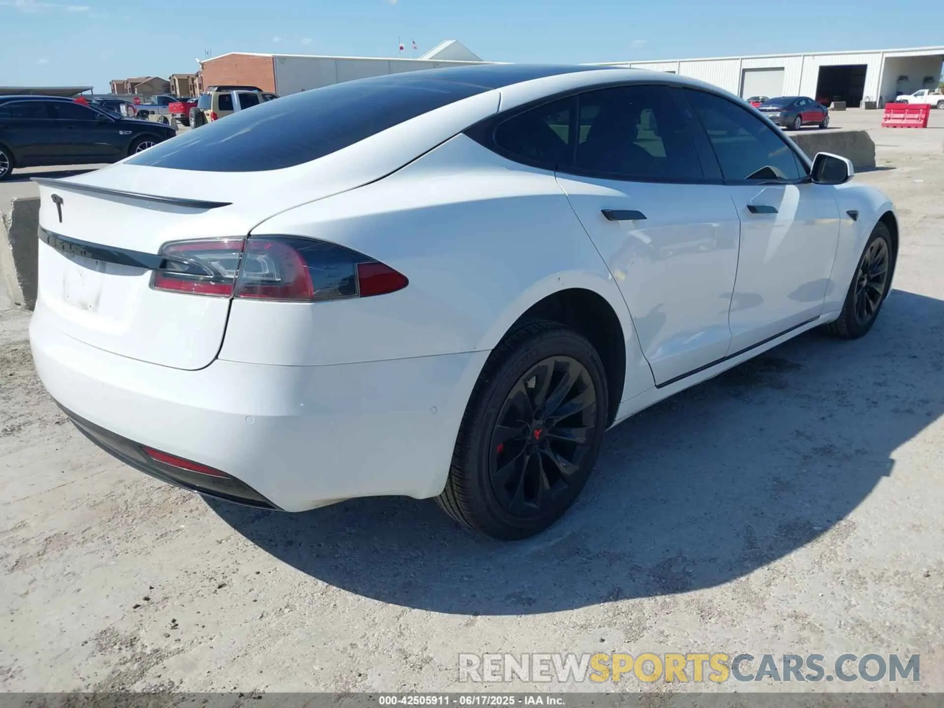 4 Photograph of a damaged car 5YJSA1E49MF426168 TESLA MODEL S 2021