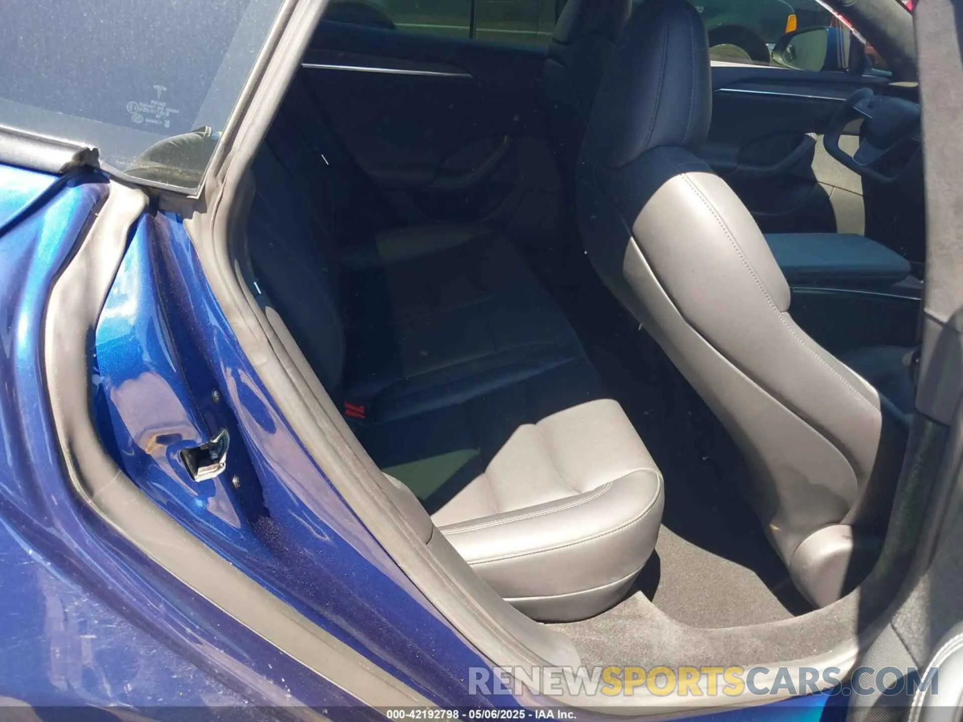 8 Photograph of a damaged car 5YJSA1E51MF428506 TESLA MODEL S 2021