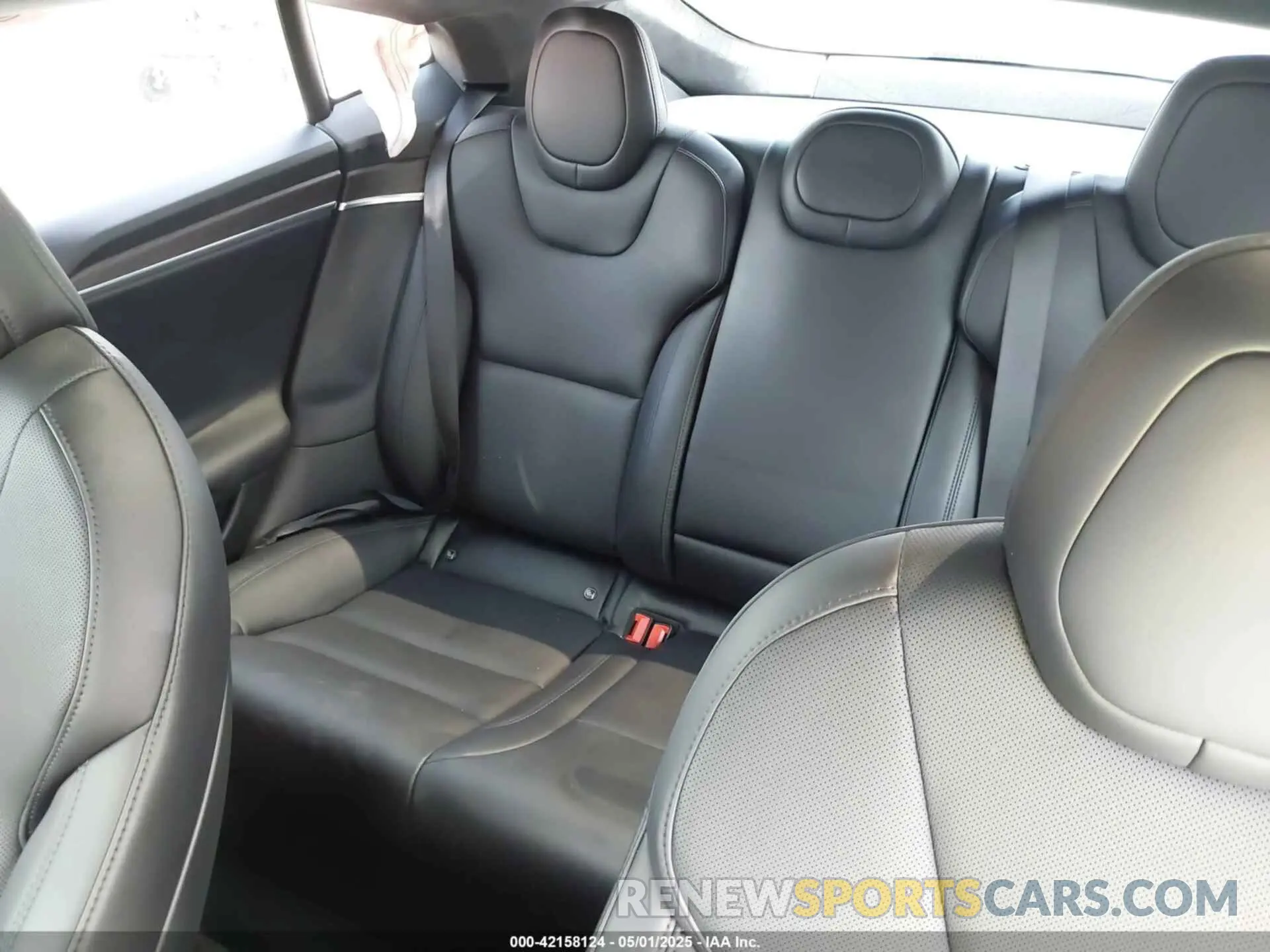 8 Photograph of a damaged car 5YJSA1E51MF434466 TESLA MODEL S 2021