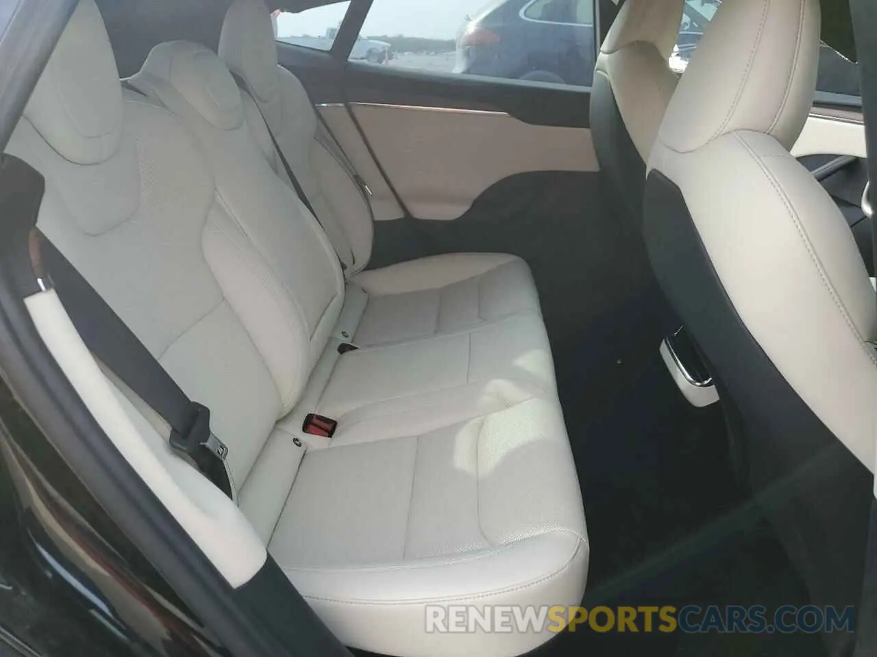 10 Photograph of a damaged car 5YJSA1E51MF442437 TESLA MODEL S 2021