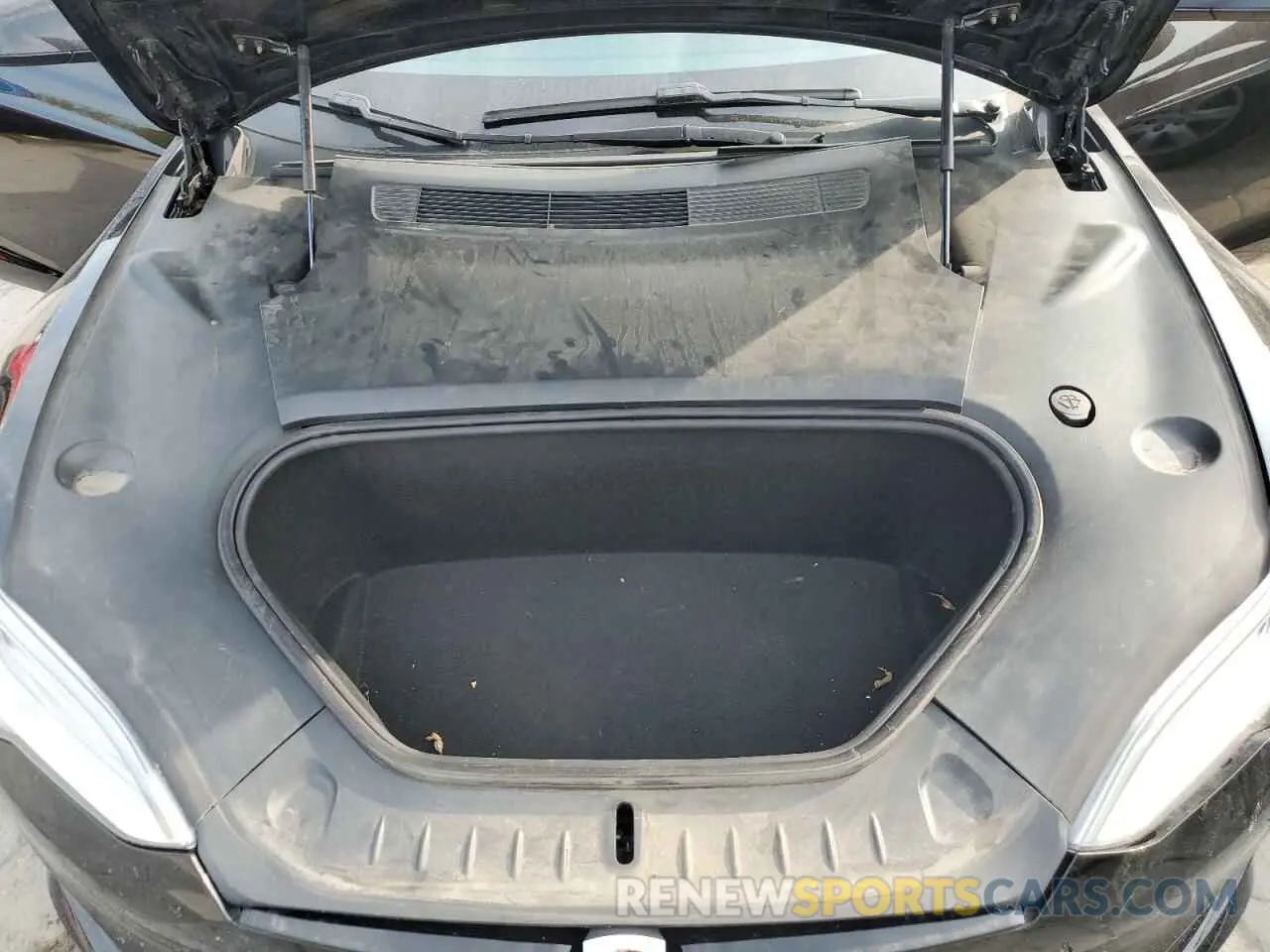 11 Photograph of a damaged car 5YJSA1E51MF442437 TESLA MODEL S 2021