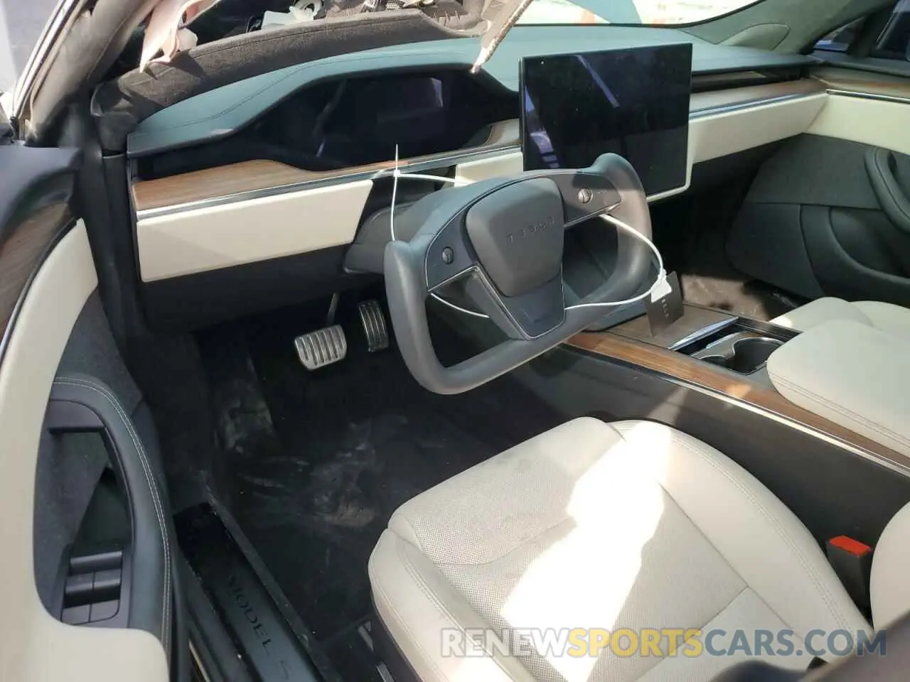 8 Photograph of a damaged car 5YJSA1E51MF442437 TESLA MODEL S 2021