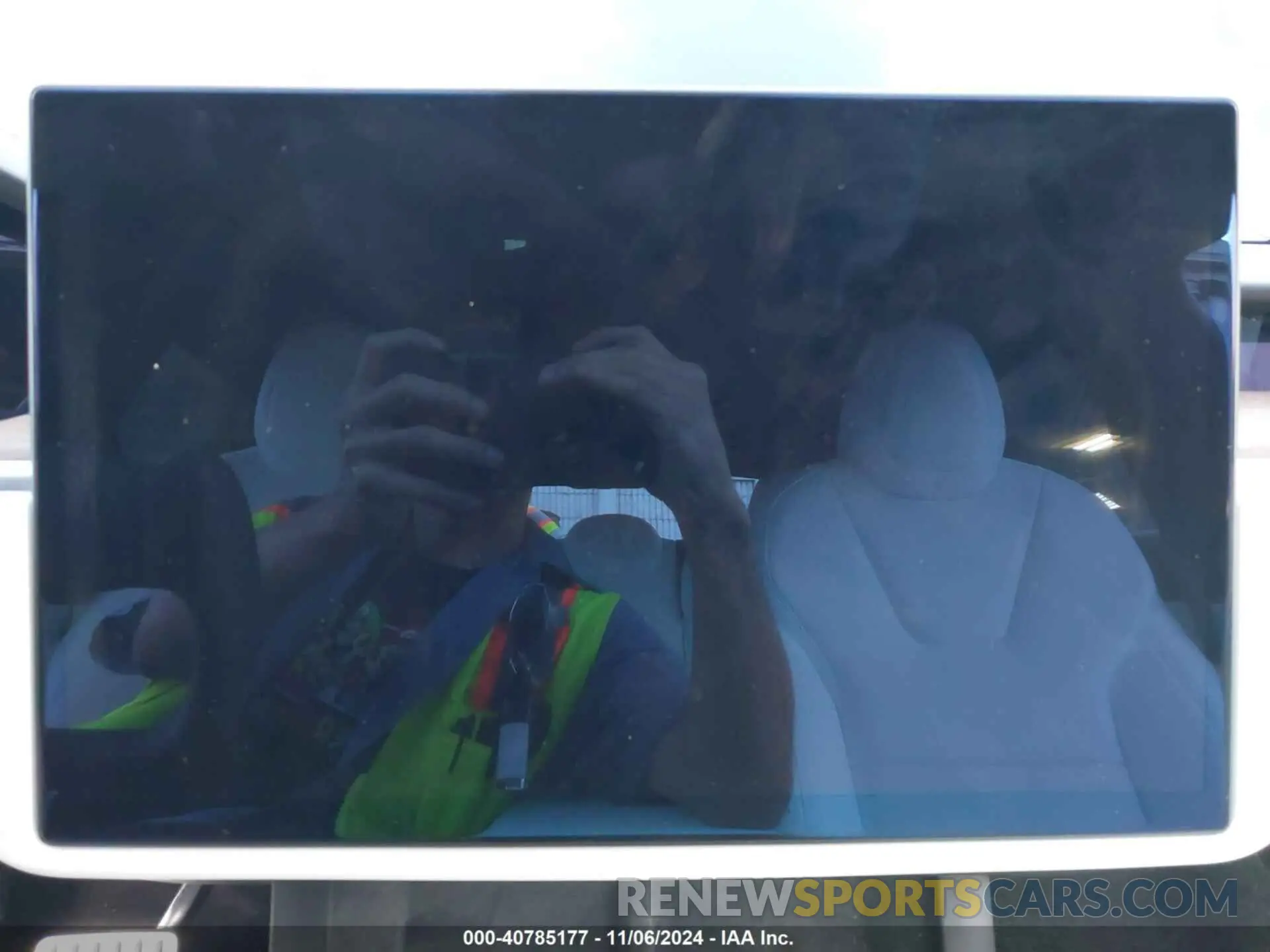 18 Photograph of a damaged car 5YJSA1E51MF452918 TESLA MODEL S 2021