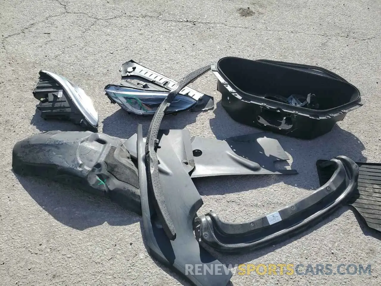 12 Photograph of a damaged car 5YJSA1E52MF437103 TESLA MODEL S 2021