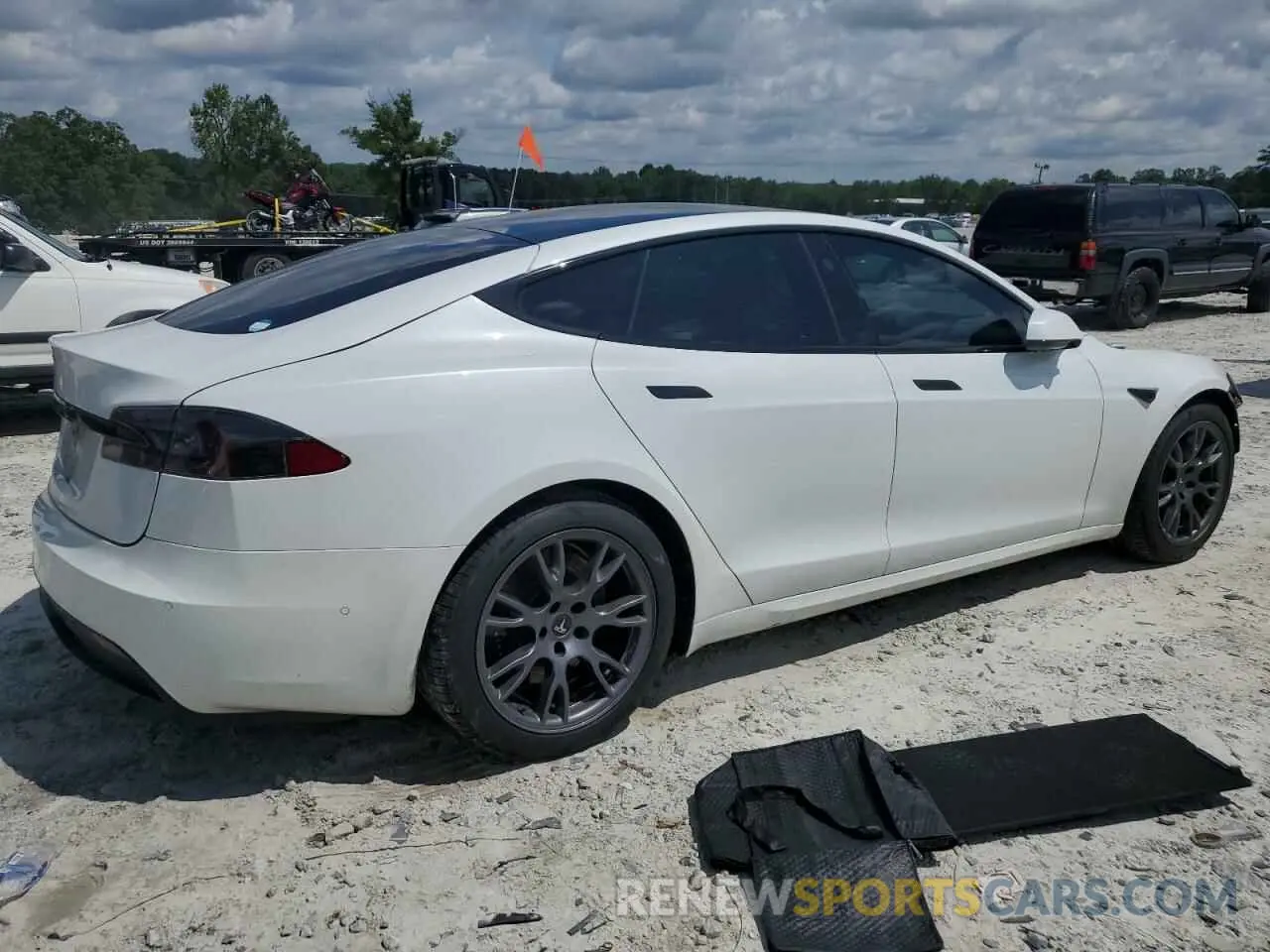 3 Photograph of a damaged car 5YJSA1E52MF443953 TESLA MODEL S 2021