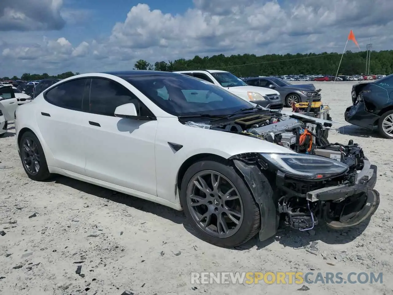 4 Photograph of a damaged car 5YJSA1E52MF443953 TESLA MODEL S 2021