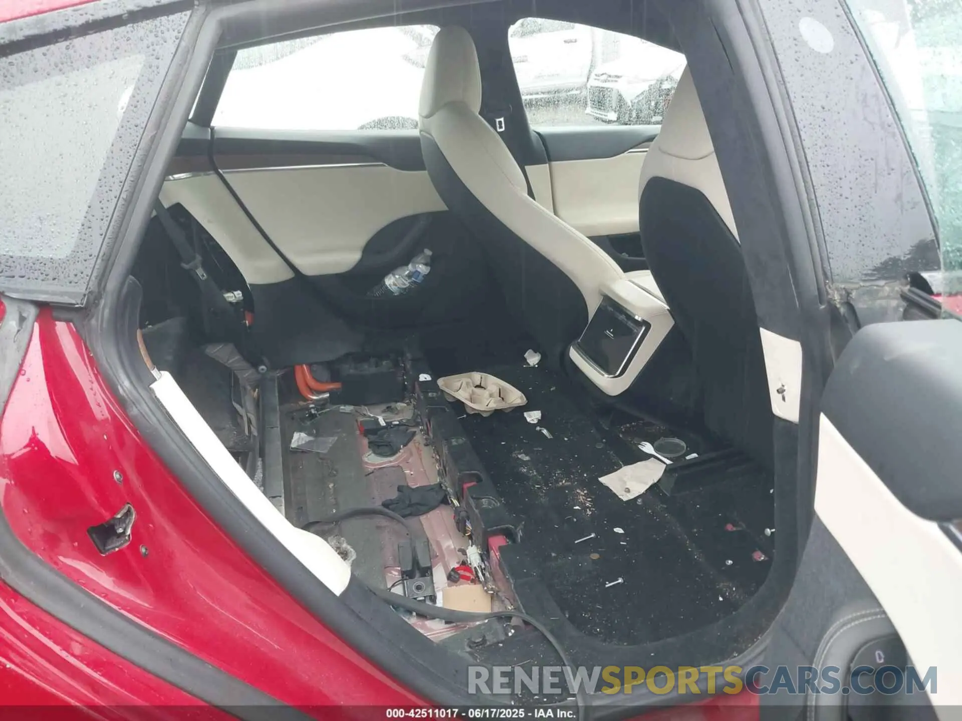 8 Photograph of a damaged car 5YJSA1E53MF428488 TESLA MODEL S 2021