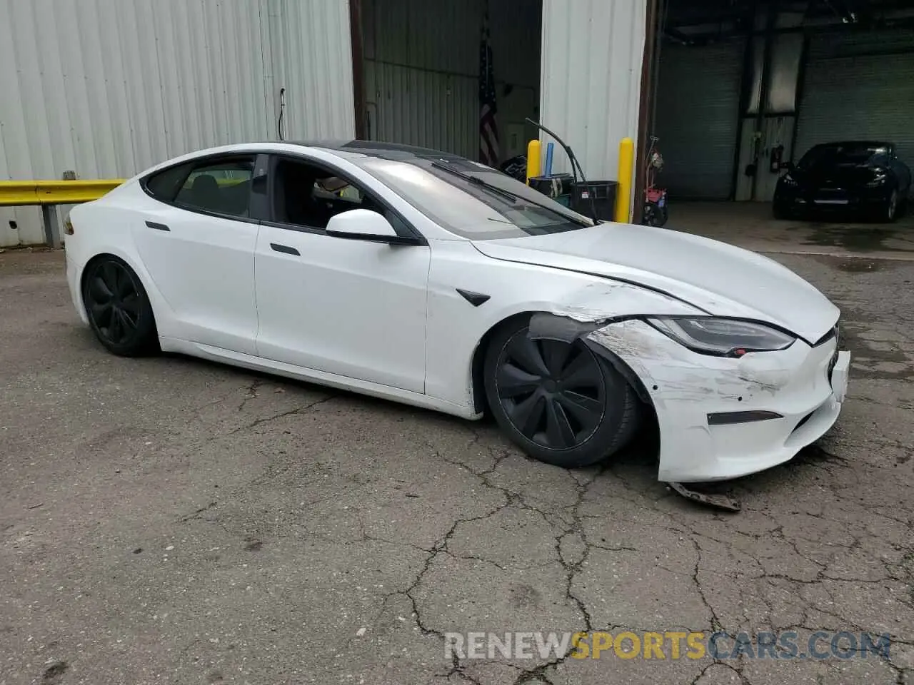 4 Photograph of a damaged car 5YJSA1E54MF439287 TESLA MODEL S 2021