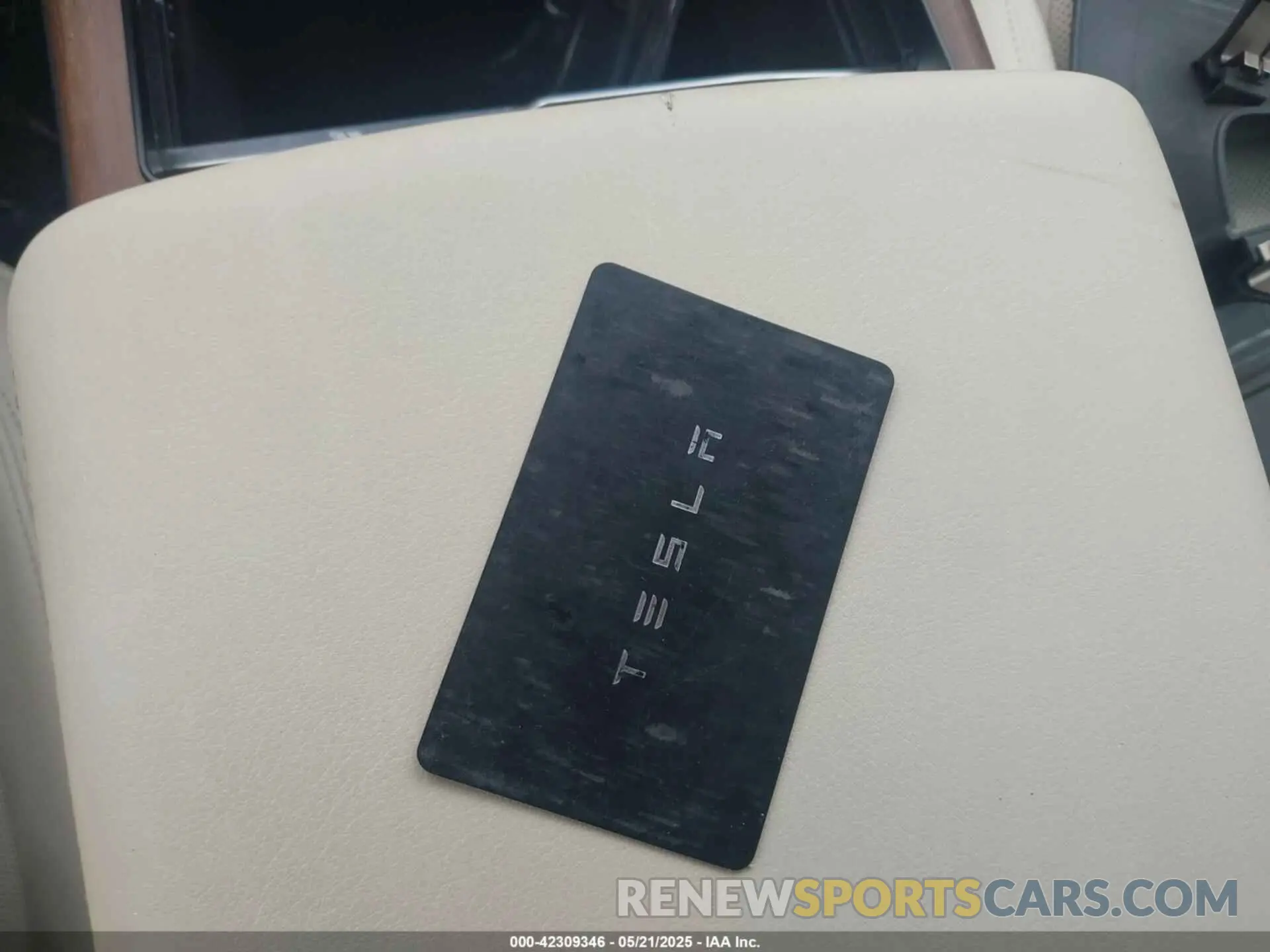11 Photograph of a damaged car 5YJSA1E54MF455554 TESLA MODEL S 2021