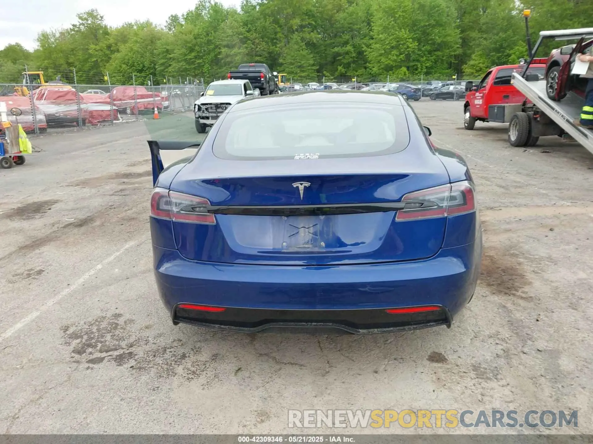 17 Photograph of a damaged car 5YJSA1E54MF455554 TESLA MODEL S 2021