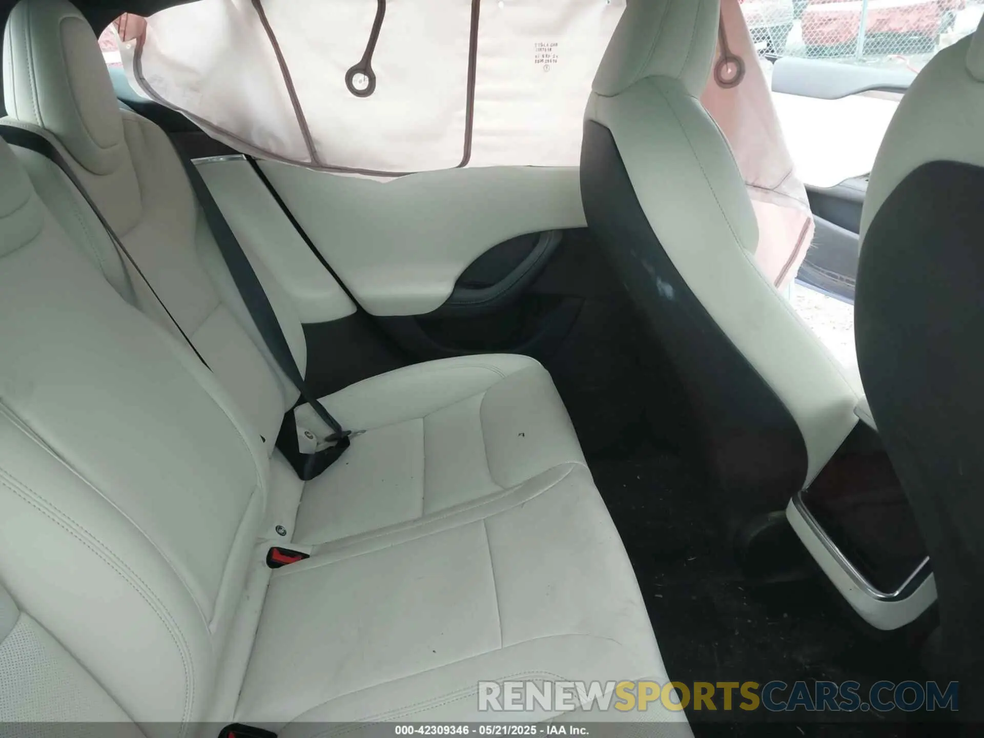 8 Photograph of a damaged car 5YJSA1E54MF455554 TESLA MODEL S 2021